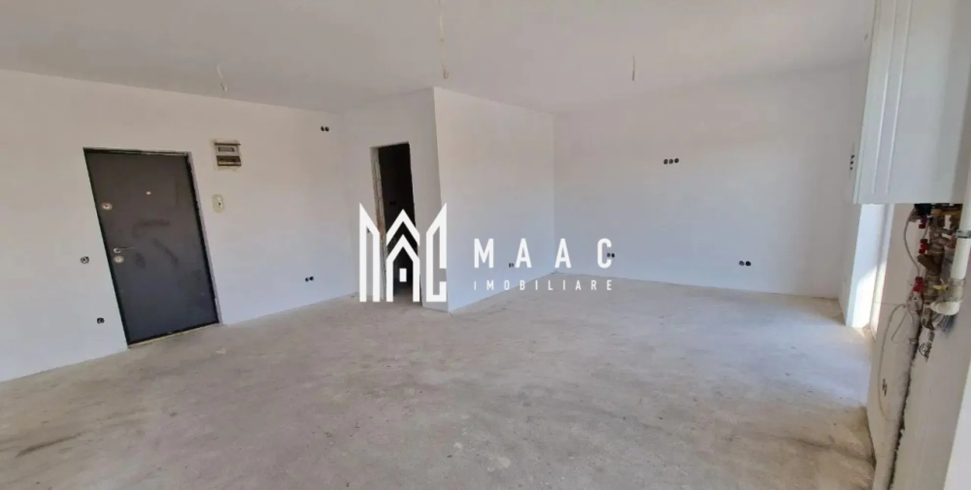 Spatiu Comercial I Parcare I 4 Vitrine I Doamna Stanca - MAAC Imobiliare va prezinta un spatiu comercial de inchiriat, disponibil imediat, situat la parterul unui bloc P+3E, zona Doamna Stanca. Facilitati: 4 vitrine mari la strada Expunere de 12 ml la str. Doamna Stanca 2 locuri de parcare private Acces aprovizionare marfa Cladire NOUA ( 2024 ) Se poate imparti in 2 incaperi sau poate ramane Open Space Sistem automat pentru irigatii peisagistice exterioare Se preda la alb, pregatit pentru personalizare dupa preferinte si specificul activitatii desfasurate Dotari: Centrala termica in condensatie marca BOSCH Incalzire in pardoseala din teava multistrat Tamplaria cu un profil PVC de 82 Salamander Geamuri termopan cu 7 camere si 3 foi de sticla Spatiu sanitar Usi exterioare cu amortizoare cu brat blocabil Usa metalica de acces prin spate, placata cu panou MDF Instalatii electrice cu tablou general individual si sigurante pentru consumatorii de putere, doze, dulii, prize si intrerupatoare montate marca Schneider Eficienta energetica clasa A+++ Pozitionat strategic, aproape de Shopping City Sibiu, Dedeman, Mega Image, Lidl, Kaufland si alte centre comerciale, spatiul ofera o vizibilitate excelenta si acces facil la un trafic intens. Pentru mai multe detalii sau vizionari mentionati ID: CP2645203 }}