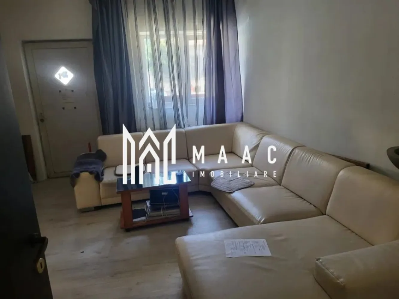 Casa Individuala I 4 Camere I Acces auto I Curte I Terezian - Vă oferim spre vânzare o casă individuală cu o compartimentare practică și teren generos, ideală pentru o familie care își dorește confort și intimitate. Suprafață utilă: 112 mp Teren: 450 mp Deschidere la stradă: 15 ml Compartimentare: 4 camere 2 băi Bucătărie Holuri generoase Pivniță Acces auto în curte – posibilitate amenajare parcare sau garaj Curte liberă – spațiu pentru grădină, zonă de relaxare sau joacă Utilități: apă, gaz, canalizare, electricitate Disponibilitate: Imediată Locuința este amplasată într-o zonă liniștită, cu acces facil către punctele de interes din oraș. O alegere potrivită atât pentru locuit, cât și pentru investiție. Contactați-ne pentru detalii suplimentare sau vizionare: ID: CP2643500 }}