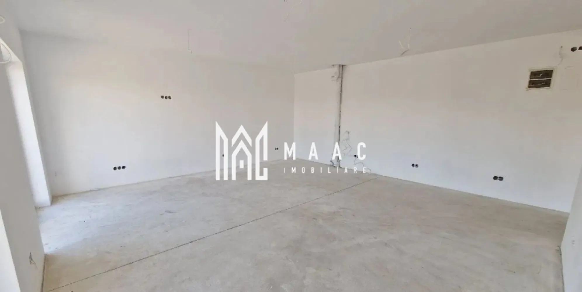 Spatiu Comercial I Parcare I 4 Vitrine I Doamna Stanca - MAAC Imobiliare va prezinta un spatiu comercial de inchiriat, disponibil imediat, situat la parterul unui bloc P+3E, zona Doamna Stanca. Facilitati: 4 vitrine mari la strada Expunere de 12 ml la str. Doamna Stanca 2 locuri de parcare private Acces aprovizionare marfa Cladire NOUA ( 2024 ) Se poate imparti in 2 incaperi sau poate ramane Open Space Sistem automat pentru irigatii peisagistice exterioare Se preda la alb, pregatit pentru personalizare dupa preferinte si specificul activitatii desfasurate Dotari: Centrala termica in condensatie marca BOSCH Incalzire in pardoseala din teava multistrat Tamplaria cu un profil PVC de 82 Salamander Geamuri termopan cu 7 camere si 3 foi de sticla Spatiu sanitar Usi exterioare cu amortizoare cu brat blocabil Usa metalica de acces prin spate, placata cu panou MDF Instalatii electrice cu tablou general individual si sigurante pentru consumatorii de putere, doze, dulii, prize si intrerupatoare montate marca Schneider Eficienta energetica clasa A+++ Pozitionat strategic, aproape de Shopping City Sibiu, Dedeman, Mega Image, Lidl, Kaufland si alte centre comerciale, spatiul ofera o vizibilitate excelenta si acces facil la un trafic intens. Pentru mai multe detalii sau vizionari mentionati ID: CP2645203 }}