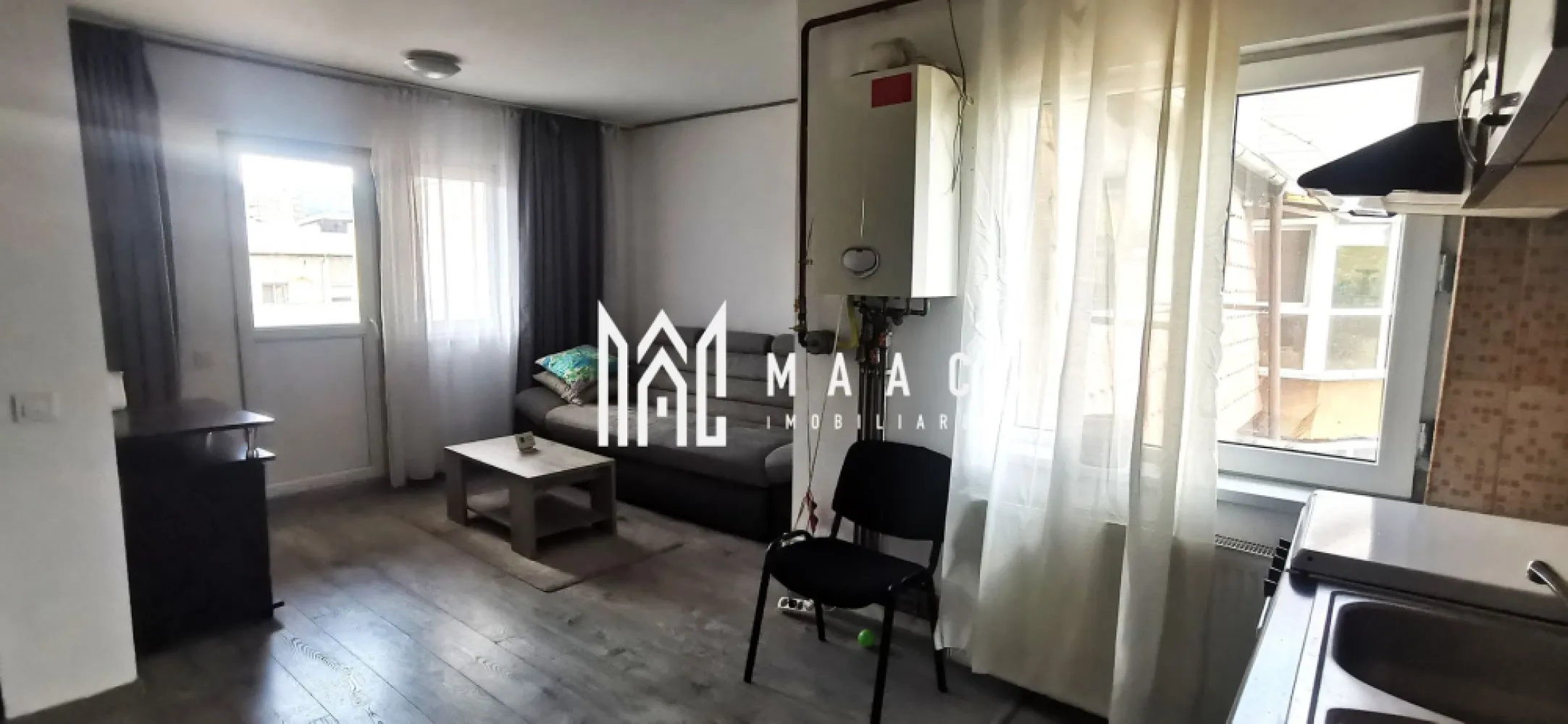 Apartament 2 camere | 52.25 mp utili | Balcon | Nord - Maac Imobiliare prezintă spre vânzare un apartament tip mansardă, cochet și bine compartimentat, situat la etajul 5 al unui imobil din cartierul Nord, Râmnicu Vâlcea – o zonă apreciată, cu toate facilitățile la îndemână. Locație ideală, în proximitatea magazinelor, școlilor, grădinițelor, mijloacelor de transport în comun și zonelor verzi, perfectă pentru un stil de viață confortabil. Compartimentare funcțională: Living spațios cu bucătărie open space Dormitor luminos și bine proporționat Baie cu aerisire naturală Hol de intrare Balcon Detalii suplimentare: Suprafață utilă: 52,25 mp Etaj: 5 din 5 Lumină naturală din abundență Zonă liniștită și bine cotată Ideal atât pentru locuit, cât și pentru investiție în regim hotelier/Airbnb, datorită poziționării excelente, aproape de centru și de toate facilitățile urbane. Pentru mai multe detalii sau pentru a programa o vizionare, vă rugăm să menționați telefonic ID-ul anunțului: CP2642025 }}