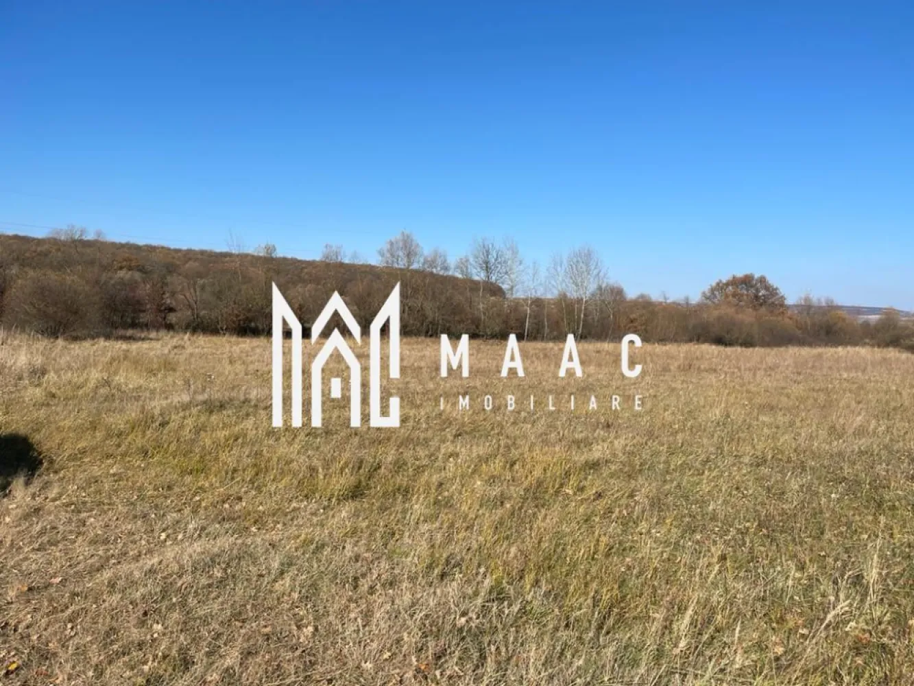 Teren industrial | servicii Selimbar DN | 2934mp - MAAC Imobiliare vă propune spre vânzare un teren cu destinație industrială sau servicii, localizat în Șelimbăr, poziționat strategic la șosea și în proximitatea autostrăzii, aspect ce facilitează desfășurarea activităților economice în condiții optime. Proprietatea reprezintă o oportunitate potrivită pentru investitori și dezvoltatori interesați de proiecte industriale, logistice sau de servicii, într-o zonă cu accesibilitate excelentă.

Indicii de urbanism (POT, CUT etc.) vor fi reglementați prin PUZ, oferind posibilitatea configurării unui proiect adaptat cerințelor specifice ale viitorului beneficiar. Conform Certificatului de Urbanism, imobilul nu este grevat de servituți sau sarcini și nu se află în zonă de protecție, aspecte care asigură un cadru juridic clar pentru dezvoltare.

Caracteristici principale:
-Teren cu destinație industrială sau servicii
-Localizare în Șelimbăr
-Poziționat la șosea
-Apropiere de autostradă
-Fără servituți și sarcini
-Indicii urbanistici reglementați prin PUZ

Datorită amplasării și accesului facil la infrastructura rutieră majoră, terenul este pretabil pentru o multitudine de activități industriale sau de servicii, oferind premise favorabile pentru dezvoltări eficiente și sustenabile.

Pentru mai multe detalii, vă rugăm să precizați telefonic că ați văzut anunțul cu ID CP1349881.