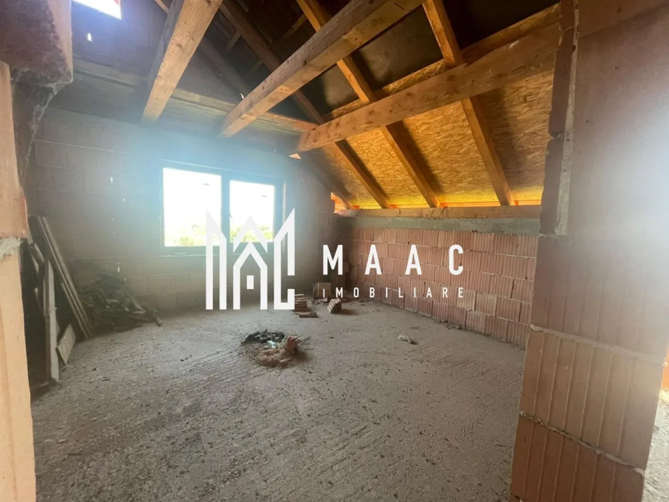 Casă 5 Camere | Individuala | 100 MPU | Cristian - MAAC Imobiliare vă propune spre vânzare o casă spațioasă, aflată în stadiul de construcție la roșu, situată în comuna Cristian, județul Sibiu, o zonă rezidențială liniștită, în plină dezvoltare. Caracteristici principale: Suprafață teren: 300 mp Compartimentare inteligentă și funcțională: Parter: living spațios, bucătărie, baie, dormitor Etaj 1: 3 dormitoare, baie Stadiu: Se predă la roșu, oferind posibilitatea personalizării interioare după propriul gust Utilități: Apă, canalizare, curent electric – toate disponibile Avantaje: Zonă rezidențială nouă, cu acces facil către Sibiu Ideală pentru locuință de familie sau investiție imobiliară Posibilitate de amenajare completă conform propriilor nevoi și stil de viață Pentru mai multe detalii sau pentru a programa o vizionare, vă rugăm să ne contactați, specificand ID-ul CP2641615. }}