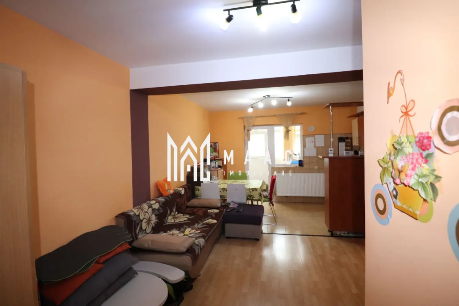 Apartament 3 camere | Etaj 1 | Parcare privata | Strand II