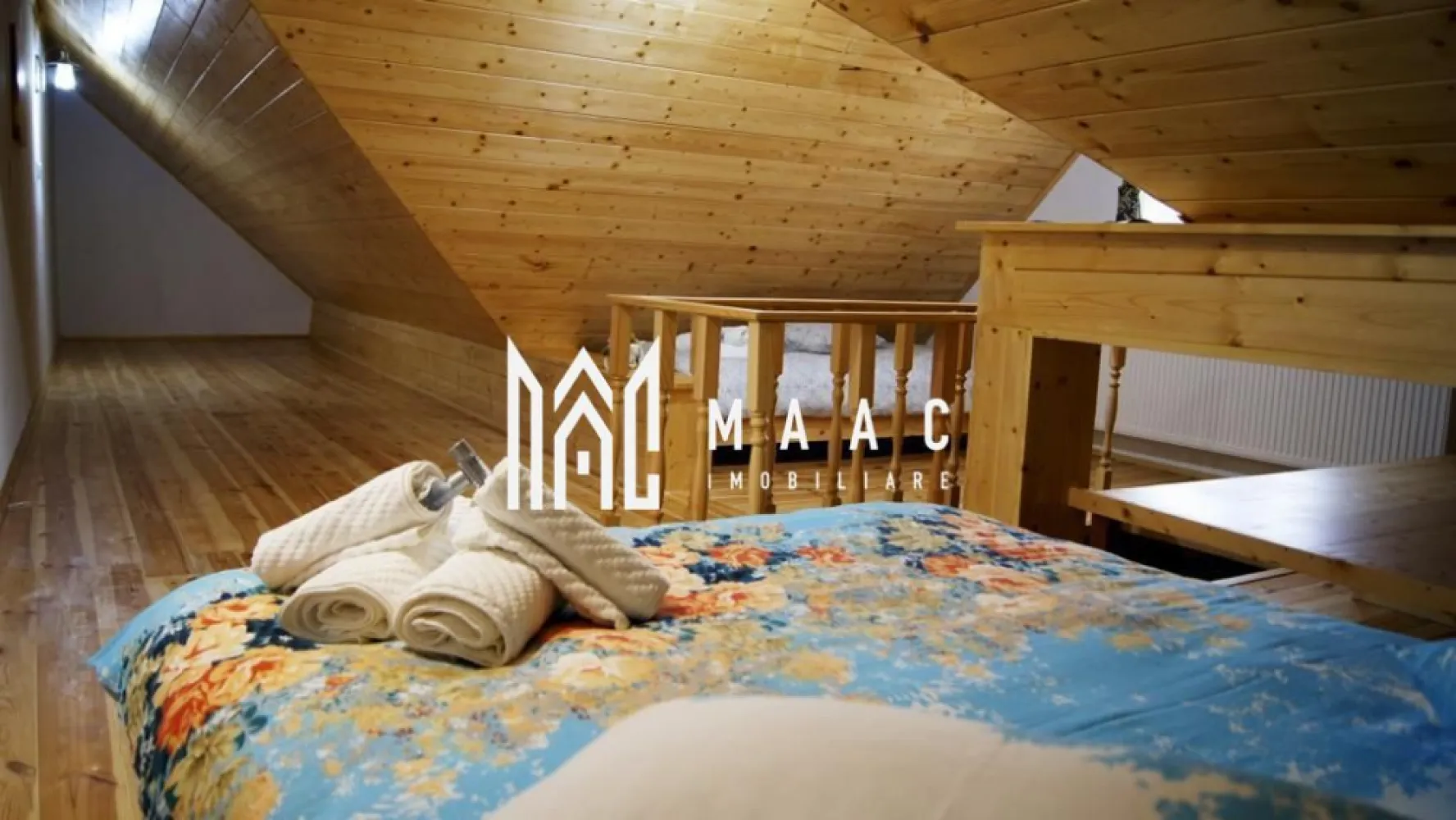 Casă cu 4 camere de vânzare | zona Ultracentrala - MAAC Imobiliare vă propune spre vânzare o casă deosebită situată pe strada Andrei Șaguna, în centrul Sibiului, într-o zonă cu valoare arhitecturală și istorică remarcabilă, aflată în imediata apropiere a principalelor obiective culturale și turistice ale orașului.

Proprietatea are o suprafață utilă de aproximativ 154 mp, desfășurați pe trei niveluri P+1+M, și beneficiază de cotă parte din curtea interioară în suprafață de 54 mp. Imobilul a fost renovat complet în anul 2018, atât la interior cât și la exterior, utilizându-se materiale de calitate superioară și soluții moderne pentru un confort ridicat.

Casa dispune de finisaje și dotări premium, printre care încălzire în pardoseală, scări interioare noi, uși și mobilier din lemn masiv realizate la comandă, toate amenajate cu atenție la detalii și cu un design elegant.

Compartimentarea locuinței este realizată astfel:
-Parter: hol, bucătărie, baie de serviciu, hol, cămară, living generos
-Etaj: două dormitoare, dressing, hol, baie generoasă
-Mansardă: dormitor, hol, dressing

Imobilul se predă complet mobilat și utilat, fiind disponibil imediat pentru mutare sau pentru utilizare ca investiție într-o zonă centrală cu potențial ridicat.

Locația este una deosebită atât din punct de vedere arhitectural, cât și al amplasamentului, fiind situată în centrul civic și cultural al orașului Sibiu, înconjurată de monumente istorice și culturale, teatre, muzee și zone cu ziduri de fortificație.

Pentru mai multe detalii, vă rugăm să menționați telefonic că ați văzut anunțul cu CP1056018.