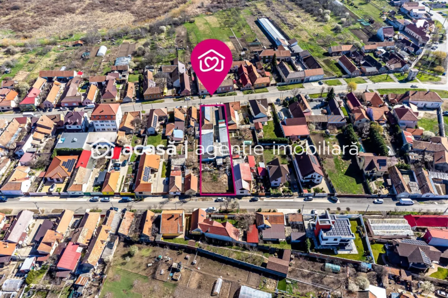 Teren 1358mp / str. Guttenbrunn / 2 fronturi stradale - Îți propun spre vânzare o proprietate situată în Aradul Nou, pe strada Adam Müller-Guttenbrunn, formată din teren în suprafață totală de 1.358 mp și 176 mp construcții existente.

Unul dintre principalele avantaje ale proprietății este faptul că beneficiază de două fronturi stradale, cu front principal de 18 ml, aspect care oferă flexibilitate ridicată pentru dezvoltare sau reorganizare.

Proprietatea dispune de utilități complete și poate fi potrivită pentru mai multe tipuri de proiecte: dezvoltare multifamilială | sediu firmă / birouri | atelier sau producție ușoară | proiect mixt rezidențial-comercial

Este o oportunitate bună pentru cumpărători care caută un teren cu construcții existente, amplasat într-o zonă cu potențial de dezvoltare.

Preț repoziționat: 259.000 Euro de la 275.000 Euro
Comision 0%!

Pentru detalii suplimentare sau programarea unei vizionări: Mihai Molnar – consultant imobiliar | 0761 899 230

Te ajut gratuit și cu oferte de finanțare de la 16 bănci.

Vrei să vinzi o proprietate în Arad? Beneficiezi de evaluare gratuită.

ACASĂ | Agenție imobiliară Arad
Bd. Decebal 2, Arad