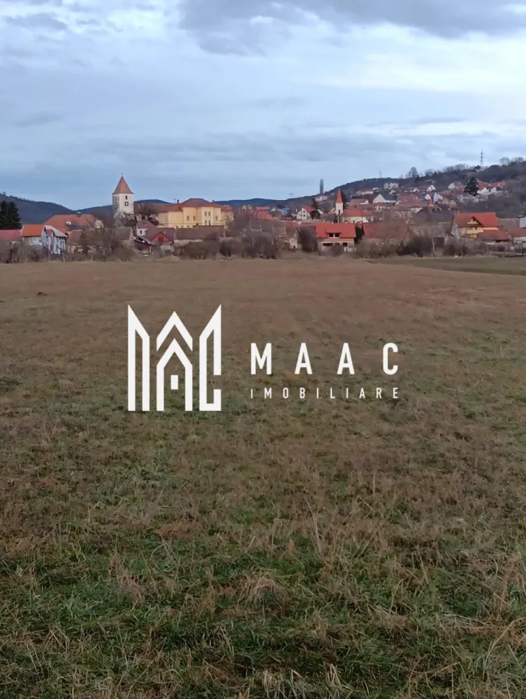 Teren Intravilan | 2.100 MP | Gusterita - MAAC Imobiliare vă propune spre vânzare un teren intravilan situat în cartierul Gușterița din Sibiu, cu potențial investițional ridicat, amplasat într-o zonă în plină dezvoltare, ideal pentru proiecte viitoare sau valorificare pe termen lung.

Proprietatea are o suprafață totală de 2.100 mp și beneficiază de o configurație specifică, cu o lungime de 265,3 m și o lățime de 8,1 m, fiind potrivită pentru diverse utilizări, precum activități agricole, depozitare sau investiții în perspectiva dezvoltării urbane a zonei.

Caracteristici:
-Suprafață: 2.100 mp
-Lungime: 265,3 m
-Lățime: 8,1 m
-Teren intravilan
-Acces direct din strada Irisului

Avantaje:
-Zonă în continuă dezvoltare
-Acces facil către centrul municipiului Sibiu
-Deschidere la drum
-Potențial ridicat de valorificare în timp

Terenul reprezintă o oportunitate atractivă pentru investitori care urmăresc achiziții în zone cu perspectivă de urbanizare și creștere a valorii.

Pentru mai multe detalii și programarea unei vizionări, precizați telefonic că ați văzut anunțul cu CP2804449