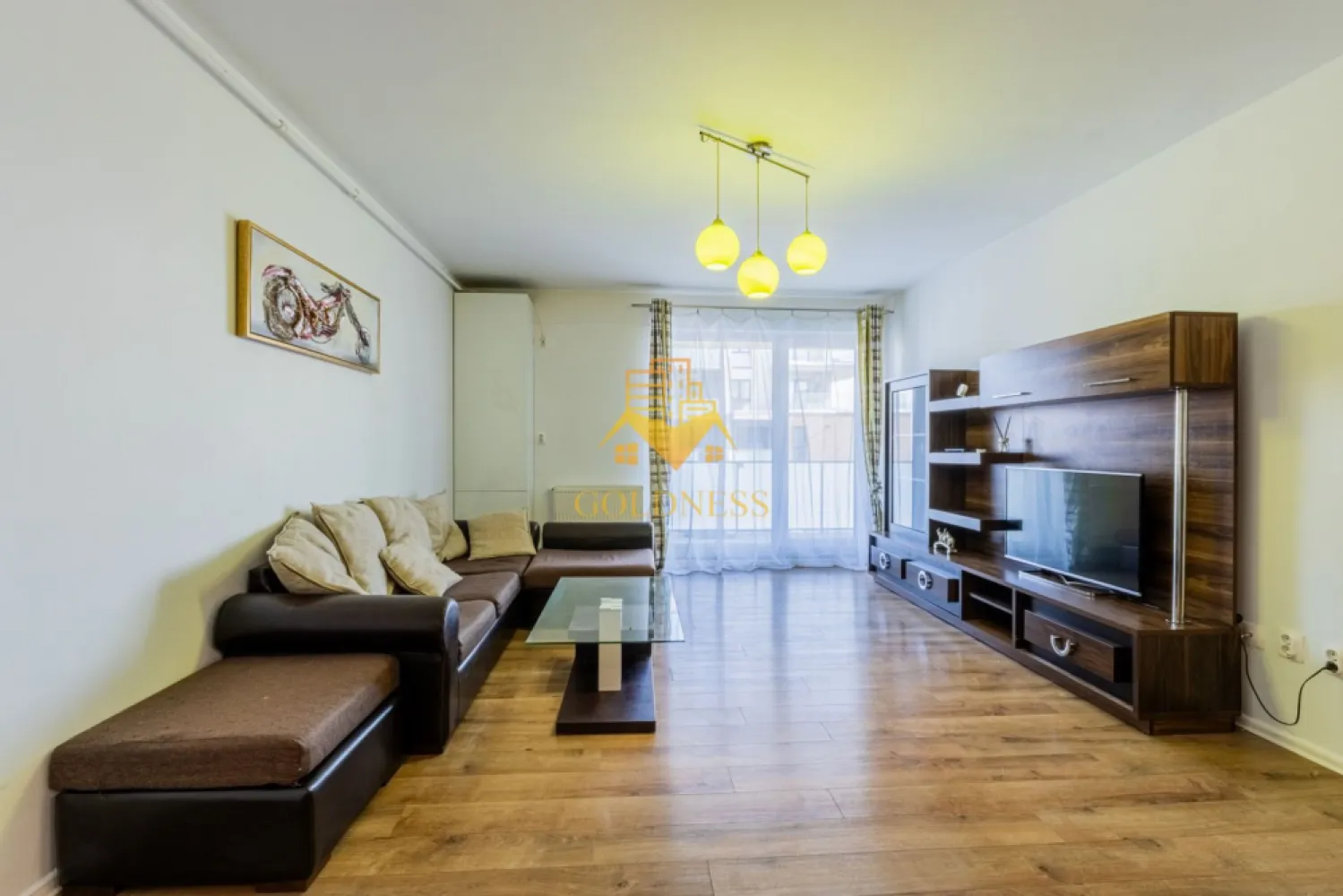 2 camere, modern, parcare, Buna ziua, zona Grand Hotel Italia, LIDL - GOLDNESS Imobiliare vă propune spre închiriere un apartament cu 2 camere complet mobilat și utilat, la etajul 8 într-un imobil de 10 etaje, în Cartierul Buna Ziua.
Dispune de loc de parcare!
Se află în apropierea stațiilor de transport în comun, magazine, restaurante, spații verzi, farmacii, etc. 

Apartamentul este compartimentat astfel:
 - dormitor cu pat matrimonial, dressing, noptiere
 - living cu bucatarie open space complet utilată, canapea extensibilă, loc de servit masa 
 - baie cu cada, calorifer port prosop și dulap pentru depozitare.
 - terasa de 10 mp.

Imobilul este dotat cu toate cele necesare- centrală proprie, mașină de spălat haine, frigider, plită electrică, hotă, etc. 

Dacă sunteți interesați de acest apartament și doriți să îl vizionați, dar și pentru alte oferte nu ezitați să ne contactați telefonic sau prin e-mail. Vă stăm la dispoziție!
Pentru intermediere se percepe un comision de 50% din prețul chiriei!