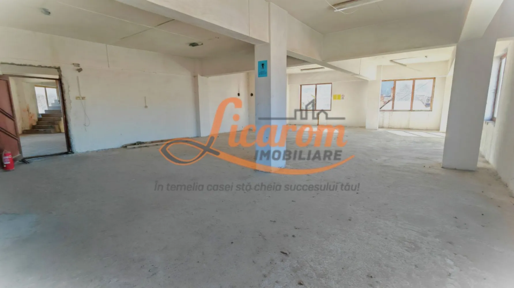 Cladire P+4 Rasnov- Central, IDEAL INVESTITIE. - Licarom Imobiliare propune spre vanzare in zona Centrala Rasnov o CLADIRE P+4 etaje in suprafata de 345 mp pe etaj, avand suprafata totala construita de 1600 mp. Cladirea este construita din caramida in anul 2000 pe structura de cadre de beton si a fost folosita ca si sediu de firma fiind intabulata ca si spatiu comercial. Este pretabila pentru Clinica Medicala,Cladire de birouri,sau spatii hoteliere(pensiune) Constructia este rezistenta si poate fi compartimentata pe nevoile fiecaruia. Cladirea este racordata la utilitati: curent 220 V si 380 V, apa ,canalizare,iar pentru gaz exista proiect pt racordare. Pretul este 165000 euro +TVA. Pentru mai multe relatii si vizionari,nu ezitati sa ne contactati la telefon 0741059397 Consultant imobiliar Calin si 0723985424 Consultant imobiliar Liliana.