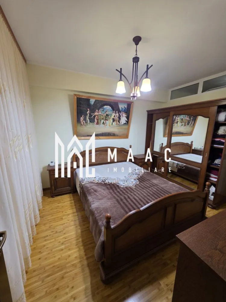 Apartament 2 camere 60 mp | Zona Nord | Centrala Termica | - Pret 85.000Euro | Apartament 2 camere decomandat | Centrala termica proprie| etaj 1

MAAC Imobiliare va propune spre vanzare un apartament cu 2 camere, decomandat, situat in zona Nord ,aflat la etajul 1/4 al unui bloc nou.

Cu o suprafata generoasa utila de 55.24 MP si totala de 60.91MP, acesta este compartimentat astfel:
-Hol
-Dormitor generos
-Camera de dressing si birou
-Living cu acces la balcon
-Bucatarie
-Baie cu ventilatie

Apartamentul beneficiaza de multiple imbunatatiri precum:
-Centrala Termica pe gaz
-Calorifere noi ,
-Tamplarie PVC
-Parchet nou
-Mobilier din lemn masiv

Imobilul se propune spre vanzare complet mobilat si utilat cu exceptia tablourilor si a unei masute.

Avantaje suplimentare:
-Costuri mici la intretinere in timpul sezonului cald/rece.
-Amplasarea excelentă oferă acces facil la principalele puncte de interes din zonă, 
-Compartimentare ideala

Dacă îți dorești un apartament gata de locuit, modern și cu o priveliște deosebită, contactează-ne pentru mai multe detalii sau pentru a programa o vizionare!

MAAC Imobiliare vine in sprijinul dumnevoastra cu :
- Consultanta imobiliara
- Consiliere juridica
- Indrumare financiara
- Atentie, respect si corectitudine

id: CP2777144