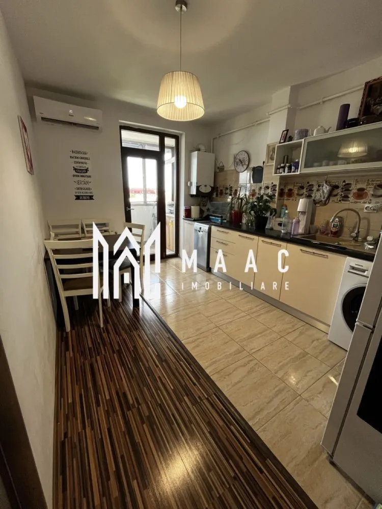 Apartament 4 camere I Pictor Brana I 2 Balcoane I 69 MP - MAAC Imobiliare propune spre vânzare un apartament cu 4 camere, situat în Șelimbăr – zona Pictor Brana, o locație apreciată pentru liniște, acces facil și dezvoltare continuă. Suprafață utilă: 69 mp - 2 balcoane spațioase (30 mp) – unul dintre ele închis cu geam termopan, perfect pentru relaxare sau depozitare suplimentară Compartimentare practică: -Living cu bucătărie open space -3 dormitoare -1 baie Dotări și beneficii: Centrală termică proprie – confort termic pe tot parcursul anului Tâmplărie PVC marca Rehau – izolație eficientă și durabilitate Aer condiționat – pentru un plus de confort în sezonul cald 📍 Proprietatea este ideală pentru locuit sau investiție, fiind amplasată într-o zonă bine cotată din Șelimbăr, cu acces rapid către Sibiu, centre comerciale și facilități urbane. 📞Pentru mai multe informații sau pentru a programa o vizionare, nu ezitați să ne contactați, specificand ID: CP2629856 }}