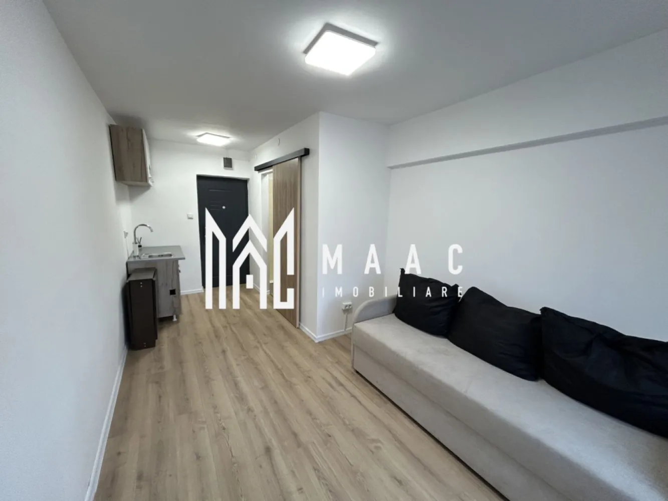 Apartament 1 Camera I Etaj 1 I Renovat I Lazaret - Vă propunem spre vânzare o garsonieră situată la etajul 1 din 4 al unui imobil din zona de Lazaret. Caracteristici: Suprafața:18mp Etaj:1 Parțial mobilată și utilată Încălzirea se face prin calorifer electric Boiler pentru baie Cabină de duș Cardoniera a fost complet renovată. Ideală atât pentru locuința sau poate fi privită ca și investiție Pentru mai multe informații și vizionarea: CP2923273