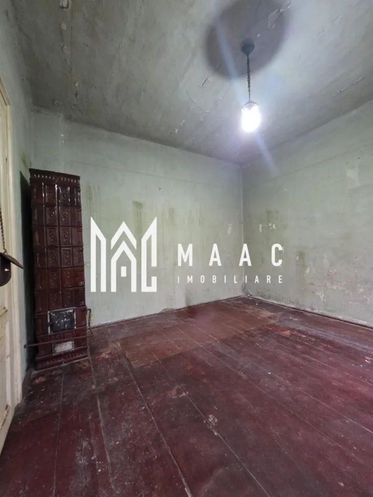Apartament 1 camera I Gradina I Investitie I Zona Centrala - MAAC Imobiliare va prezinta un apartament cu 1 camera, situat la etajul 1/1 intr-o casa cu doar 6 apartamente, in Zona Centrala a Orasului Sibiu. Compartimentare decomandata : Bucatarie separata, dormitor de 17mp, baie cu geam pentru aerisire, camara, terasa. Curte comuna in partea din fata a casei, cu acces auto. Gradina comuna in partea din spate, cu o suprafata totala de 1083mp, din care cota parte de 80mp aferenti apartamentului. Gradina a fost amenajata la comun cu pomi fructiferi, loc de gratar, loc de joaca pentru copii, masute de cafea, devenind locul ideal pentru relaxare in aer liber. Pivnita trecuta in acte ( boxa de 9mp). Locuinta necesita renovare. Ideal pentru investitie ( In cladire exista deja 2 apartamente care functioneaza in regim hotelier ) . Toate utilitatile disponibile ( Gaz, curent, apa ) Liber de sarcini. Pentru mai multe detalii sau vizionari mentionati ID : CP2617843 }}