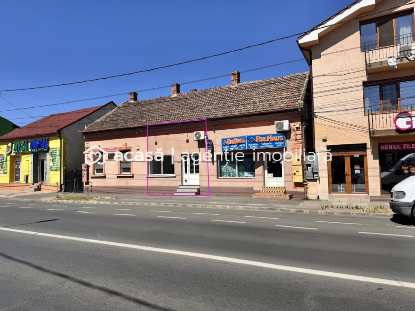 Locație excelentă: Spațiu comercial Reprezentanță sau Închiriere. - 🚀 Vrei un spațiu pentru afacerea ta? Sau o investiție care se valorifică singură? 

✅ 42 mp utili | ✅ 2 încăperi + grup sanitar | ✅ Vitrină 4 m | ✅ Acces direct din stradă
✅ Zonă foarte circulată, între magazine de piese auto și sedii de firmă
✅ Înălțime interioară de 3 m, ideală pentru spații comerciale

➡️ Vizibilitate excelentă datorită frontului stradal și traficului auto intens
➡️ Locație cunoscută în rândul clienților din domeniul auto
➡️ Poate fi închiriat imediat, randament rapid

💼 Beneficii:
🔑 Îți pornești afacerea fără compromisuri, într-o locație care vinde!
📈 Sau investești inteligent într-un spațiu care se poate închiria imediat, cu potențial de profit stabil.

📲 Sună acum la 0757 662 907 Andrei Caracioni pentru detalii și programare vizionare!

Nu dispui de toată suma? Te ajutăm noi gratuit! Îți obținem oferte de la 16 bănci.

Ai o proprietate de vânzare în Arad și vrei să știi cât valorează cu adevărat?
Sună-mă pentru o evaluare gratuită, fără obligații.

Birou: ACASĂ | Agenție imobiliară Arad
Bulevardul Decebal 2, Arad 310133

Cod proprietate: CP2575536