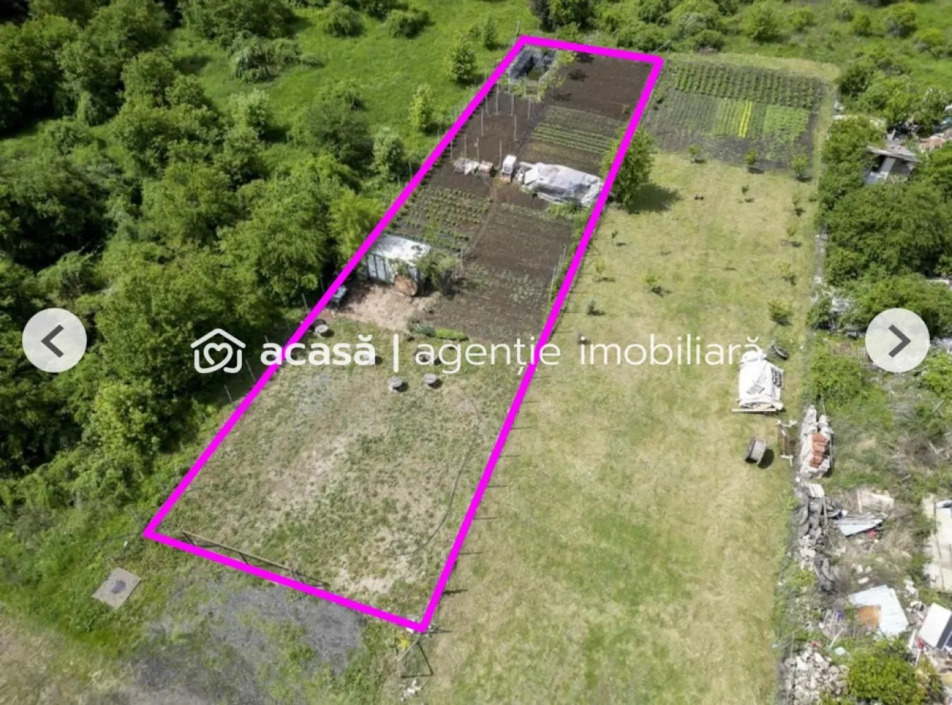 Teren 906 mp Arad, preț sub localitățile limitrofe. - Vrei să construiești o casă pentru familia ta, dar terenurile din jurul Aradului au devenit prea scumpe?

Îți propun un teren generos de 906 mp, situat în zona Grădina Poștei, Arad, la doar 55 €/mp, un preț mai mic decât în multe localități limitrofe orașului.

Chiar dacă este la periferie, terenul este în municipiul Arad, ceea ce înseamnă adresă de oraș și potențial de dezvoltare pe termen lung.

✔ Suprafață: 906 mp 
✔ Front stradal: 15 ml, ideal pentru amplasarea unei case bine proporționate
✔ Zonă extrem de liniștită, cu acces limitat, fără trafic intens
✔ Apă curentă și energie electrică disponibile

Momentan nu există gaz și canalizare în zonă, însă acest aspect este deja reflectat în prețul foarte competitiv.

Imaginează-ți o curte mare, unde copilul tău se poate juca în siguranță, o terasă spațioasă și suficient loc pentru grădină, foișor sau chiar o mică livadă.

Cei 906 mp îți oferă libertatea să construiești inteligent, fără compromisuri legate de spațiu. Frontul de 15 metri îți permite o casă frumos poziționată, cu acces auto confortabil.

Este o alegere practică pentru o familie care vrea să construiască etapizat, într-o zonă calmă, ferită de agitația orașului.

Sună acum și programează o vizionare.
Terenurile mari, la acest preț, în Arad, sunt tot mai rare.

📞 Andrei Caracioni – 0757 662 907

 
Cod proprietate: CP2937278