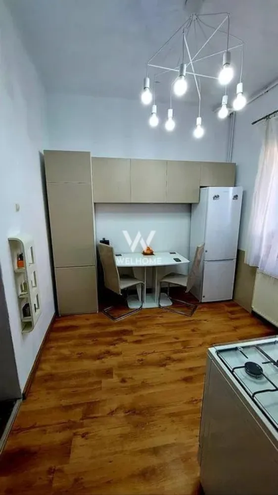 Garsoniera decomandata Bd. Victoriei, laga Parcul Sub Arini - Garsoniera cu bucatarie separata - Bd Victoriei, Sibiu

- Suprafata utila: 42mp
- Situata intr-o zona linistita, in apropiere de parcul Sub Arini.
- Apartamentul se afla la etajul 1.
- Locuinta este mobilata si utilata, fiind alcatuita dintr-un dormitor, hol de distributie comun, bucatarie separata si baie.
- Acces auto cu parcare proprie.
Disponibil IMEDIAT!.

Chirie lunara: 320 Euro + se percepe garantie
Comision client: 50% din prima chirie

Contact: +40747.639.802