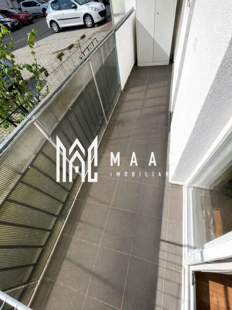 Apartament 2 camere I Magnolia I Parter I Mobilat I Parcare Inclusă - MAAC Imobiliare vă propune spre vânzare un apartament cu 2 camere, ideal atât pentru locuit, cât și pentru investiție. Locuința este amplasată la parterul unui imobil cu regim de înălțime P+4, dotat cu lift, într-o zonă liniștită și bine dezvoltată – cartierul Magnolia.

Compartimentare:

Living spațios
Dormitor
Bucătărie separată de living prin perete vitrat și ușă din sticlă, oferind lumină naturală din abundență
Baie
Balcon

Apartamentul se vinde complet mobilat și utilat, fiind pregătit pentru mutare imediată.

Dotări și beneficii:

Loc de parcare inclus
Ușă metalică la intrare
Ferestre tip termopan
Contorizare individuală (apometru, contor electric și de gaz)
Imobil intabulat

Această proprietate reprezintă o alegere excelentă pentru cei care caută confort, accesibilitate și o zonă în plină dezvoltare.

Pentru mai multe informații și programarea unei vizionări, vă rugăm să specificați ID: CP3043665.