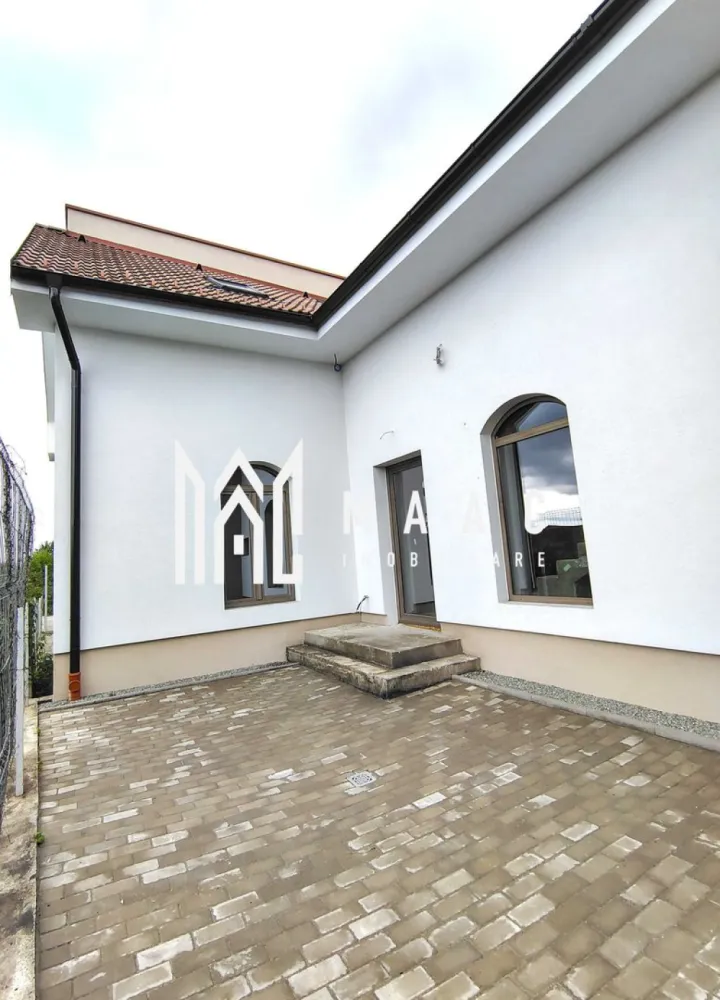 Casa Rezidentiala |5 Camere | Parcare |Sura Mica - MACC IMOBILIARE vă oferă spre vânzare Casa C2 este o locuință cuplată tip P+M, ideală pentru o familie care caută echilibru între spațiu, confort și intimitate. - Teren total: 328,93 mp - Amprentă la sol: 113,08 mp - Teren liber: ~119,5 mp - 2 locuri de parcare pavate în curte (față) -Zonă BBQ pavata în curtea din spate - Acces pe drum privat propriu - Front stradal: 9,8 m Compartimentare interioară – 156,29 mp utili: Parter: Hol – 14,89 mp Cameră de zi – 39,85 mp Bucătărie – 10,57 mp (open-space cu livingul) Cameră – 16,5 mp Baie – 6,71 mp Scară interioară de acces mansardă Mansardă: Hol – 17,26 mp Baie – 5,08 mp Birou – 10,17 mp Dormitor 1 – 17,14 mp Dormitor 2 – 18,12 mp Înălțime utilă etaj: de la 1,69 m la 3,10 m Caracteristici și dotări – Casa C2, construcție nouă 2025, semifinisată: Centrală termică pe gaz Ferroli Încălzire în pardoseală Viega la parter Radiatoare de aluminiu la mansardă Instalații electrice complete (curenți tari și slabi, tablou electric trifazic) Instalație sanitară completă (fără obiecte sanitare) Infrastructură pentru termostate Ușă metalică la intrare Tâmplărie termoizolantă Salamander (7 camere), geamuri mari, triplu vitraj (3 foi sticlă, garnituri izolante, Low-E), feronerie Roto - Pereți tencuiți, șapă mecanizată - Fațade cu tencuială decorativă - Acoperiș din țiglă ceramică - Scări din beton - Terasă acoperită și pavata Contoare individuale montate la limita proprietății (apă, gaz, electricitate) -Rețea electrică nouă + post de transformare propriu -Împrejmuire individuală – intimitate față de vecini Avantaje cheie: - Compartimentare modernă și funcțională - Lumină naturală din abundență - Intimitate și confort optim pentru o familie - Acces rapid spre orașul Sibiu Finalizare în 2025 – livrare semifinisată, pregătită pentru personalizarea finisajelor }}