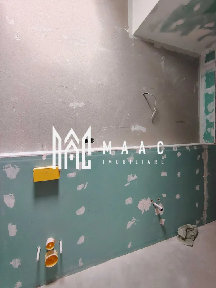 Casa Rezidentiala |5 Camere | Parcare |Sura Mica - MACC IMOBILIARE vă oferă spre vânzare Casa C2 este o locuință cuplată tip P+M, ideală pentru o familie care caută echilibru între spațiu, confort și intimitate. - Teren total: 328,93 mp - Amprentă la sol: 113,08 mp - Teren liber: ~119,5 mp - 2 locuri de parcare pavate în curte (față) -Zonă BBQ pavata în curtea din spate - Acces pe drum privat propriu - Front stradal: 9,8 m Compartimentare interioară – 156,29 mp utili: Parter: Hol – 14,89 mp Cameră de zi – 39,85 mp Bucătărie – 10,57 mp (open-space cu livingul) Cameră – 16,5 mp Baie – 6,71 mp Scară interioară de acces mansardă Mansardă: Hol – 17,26 mp Baie – 5,08 mp Birou – 10,17 mp Dormitor 1 – 17,14 mp Dormitor 2 – 18,12 mp Înălțime utilă etaj: de la 1,69 m la 3,10 m Caracteristici și dotări – Casa C2, construcție nouă 2025, semifinisată: Centrală termică pe gaz Ferroli Încălzire în pardoseală Viega la parter Radiatoare de aluminiu la mansardă Instalații electrice complete (curenți tari și slabi, tablou electric trifazic) Instalație sanitară completă (fără obiecte sanitare) Infrastructură pentru termostate Ușă metalică la intrare Tâmplărie termoizolantă Salamander (7 camere), geamuri mari, triplu vitraj (3 foi sticlă, garnituri izolante, Low-E), feronerie Roto - Pereți tencuiți, șapă mecanizată - Fațade cu tencuială decorativă - Acoperiș din țiglă ceramică - Scări din beton - Terasă acoperită și pavata Contoare individuale montate la limita proprietății (apă, gaz, electricitate) -Rețea electrică nouă + post de transformare propriu -Împrejmuire individuală – intimitate față de vecini Avantaje cheie: - Compartimentare modernă și funcțională - Lumină naturală din abundență - Intimitate și confort optim pentru o familie - Acces rapid spre orașul Sibiu Finalizare în 2025 – livrare semifinisată, pregătită pentru personalizarea finisajelor }}