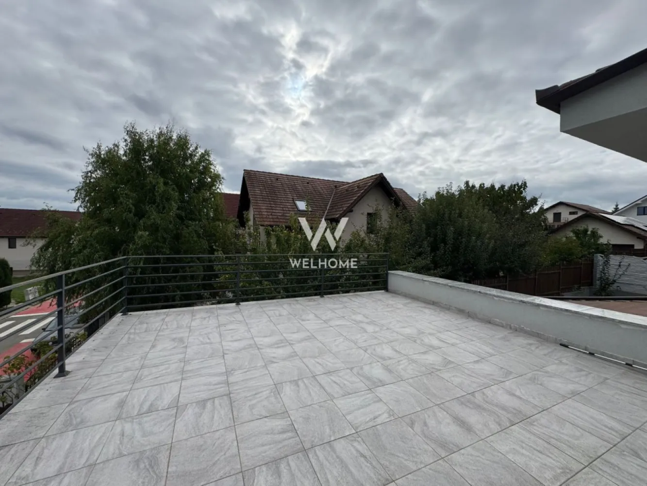 Casa superba , 5 camere si garaj ,zona linistita Sibiu
