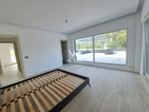 Casa cu piscina interioara si priveliste catre Cetatea Cisnadioarei