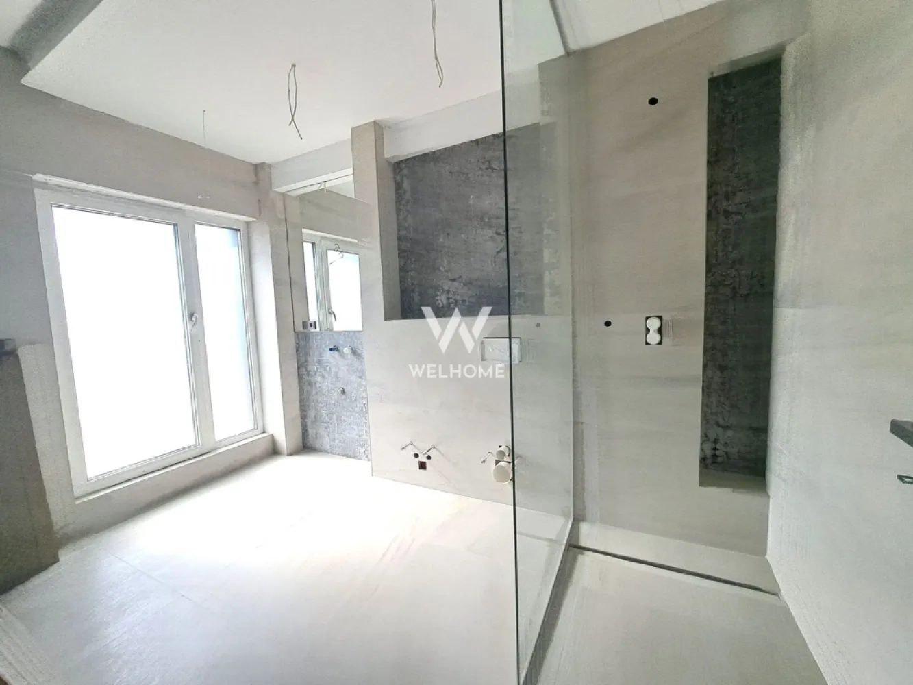 Casa cu piscina interioara si priveliste catre Cetatea Cisnadioarei