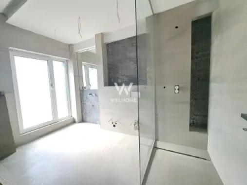 Casa cu piscina interioara si priveliste catre Cetatea Cisnadioarei