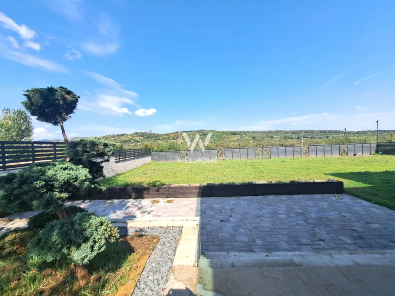 Casa cu piscina interioara si priveliste catre Cetatea Cisnadioarei