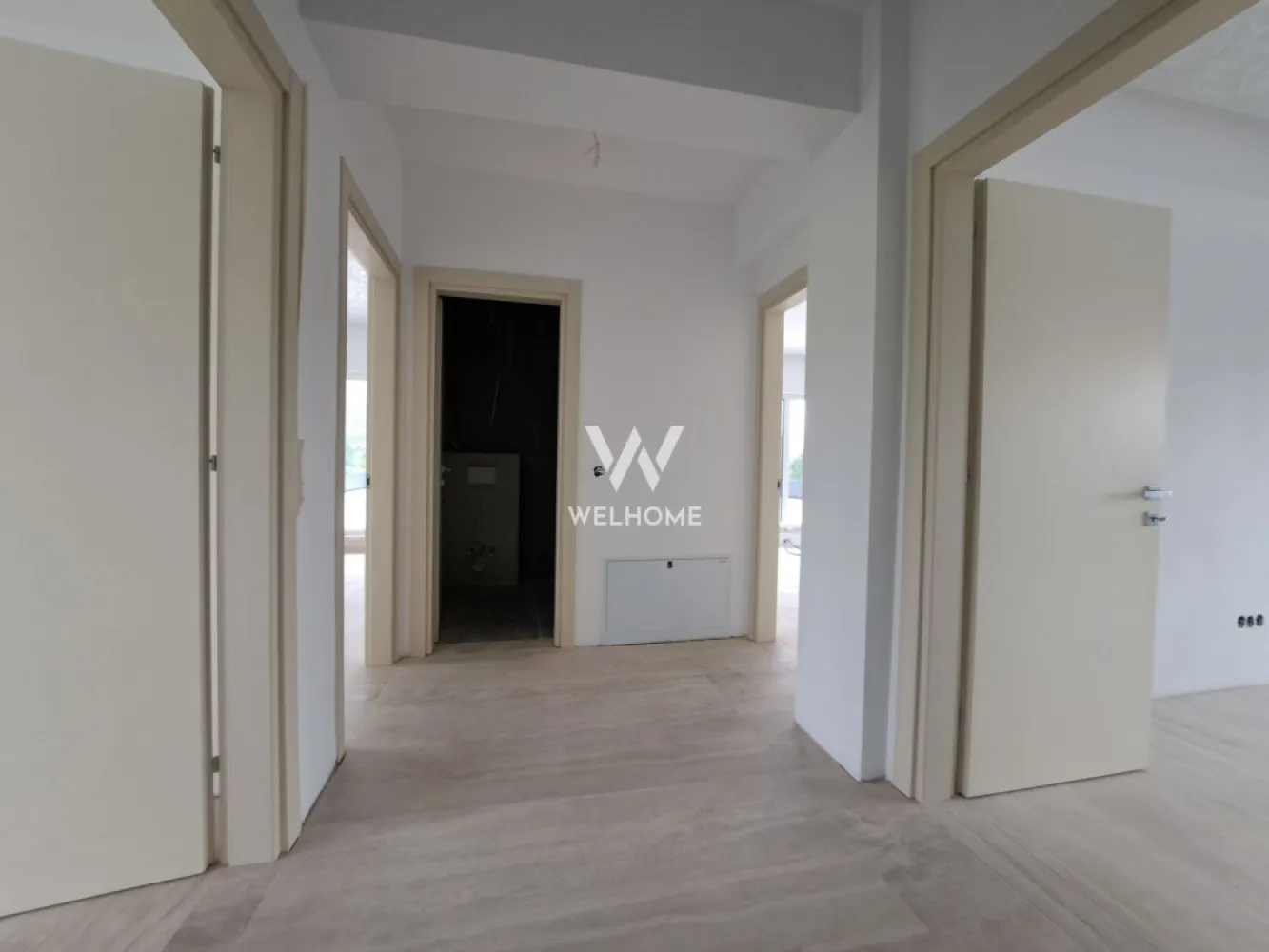 Casa cu piscina interioara si priveliste catre Cetatea Cisnadioarei