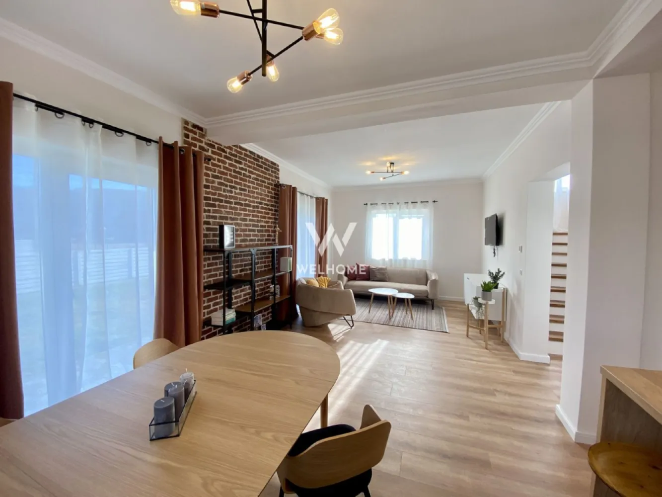 Casa individuala, teren 470 mp - in Talmaciu, Sibiu - Casa individuala 4 camere in zona rezidentiala Verdi Residence, Talmaciu - Sibiu

- Zona in plina dezvoltare, la doar 15 km de Sibiu (10 min cu masina)
- Ansamblu residential exlusiv de case - 54 case
- COMISION 0%
- Suprafata utila: 119 mp
- Suprafata teren: 470 mp, curte libera: 370 mp
- Compartimentare practica: 3 dormitoare, living, bucatarie, 3 bai, spatiu tehnic.
- Terasa acoperita de 20 mp
- Carport 
- La interior casa se preda LA GRI in interior cu peretii semifinisati, pompa de caldura, instalatie de incalzire prin pardoseala, usa de intrare, instalatii electrice si sanitare, racorduri la toate utilitatile. 
- Caile de acces vor fi asfaltate iar strada va fi pavata direct de dezvoltator
*Pozele sunt de prezentare, dar locuinta poate fi amenajata contra-cost

PRET 178.000 euro ( TVA inclus)

* Cele mai noi locuinte le gasesti pe welhome.ro