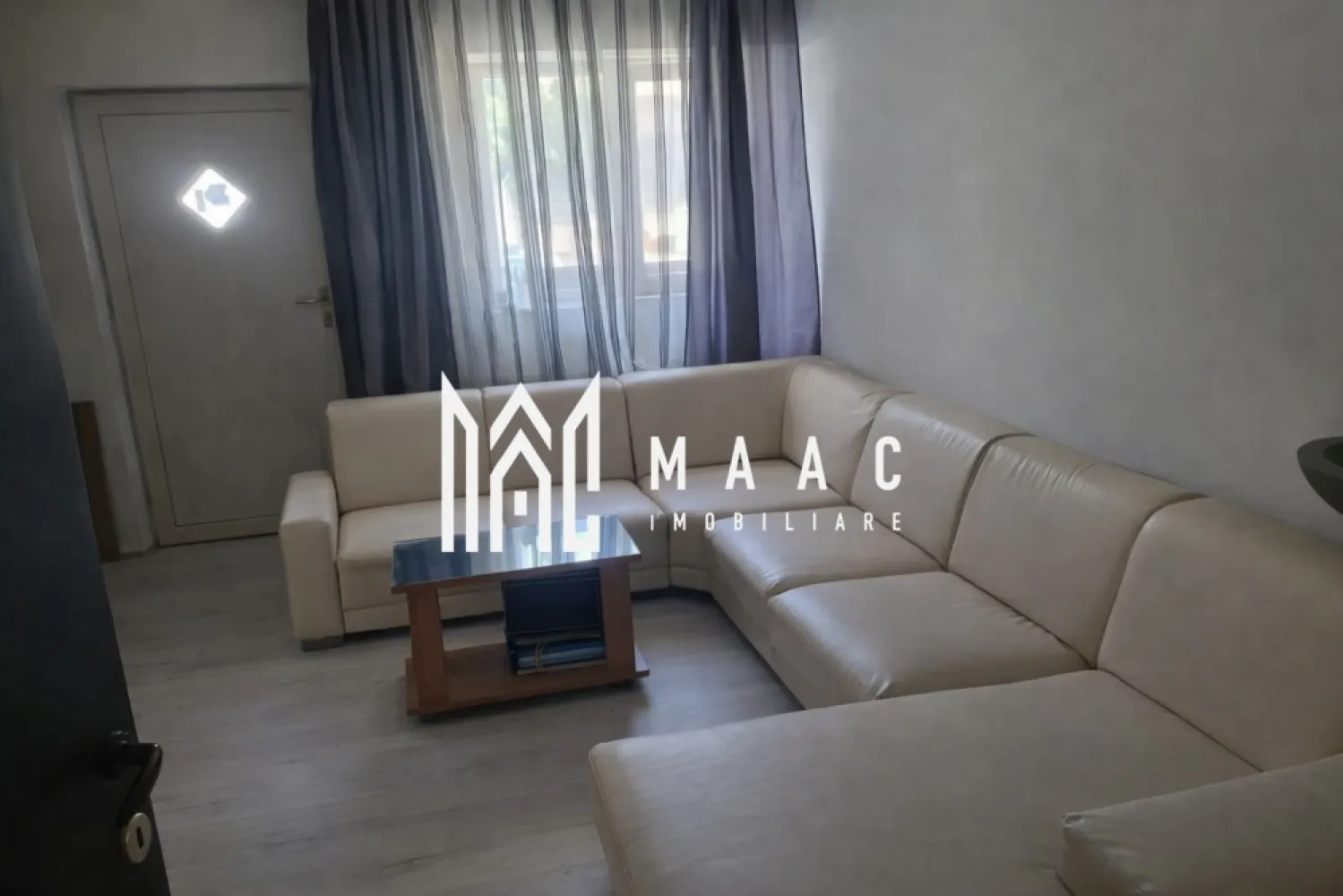 Casa Individuala I 4 Camere I Acces auto I Curte I Terezian - MAAC Imobiliare vă propune spre vânzare o casă individuală cu compartimentare practică, amplasată pe un teren generos de 450 mp, ideală pentru o familie care își dorește confort, intimitate și o curte proprie bine dimensionată.

Imobilul are o suprafață utilă de 112 mp și beneficiază de o deschidere la stradă de 15 ml, oferind acces facil și multiple posibilități de amenajare. Compartimentarea este eficient organizată pentru uz rezidențial permanent, cu spații bine proporționate.

Compartimentare:
-4 camere
-2 băi
-bucătărie
-holuri generoase
-pivniță

Proprietatea dispune de acces auto în curte, existând posibilitatea amenajării unui loc de parcare sau a unui garaj. Curtea liberă permite amenajarea unei grădini, a unei zone de relaxare sau a unui spațiu de joacă, în funcție de preferințele viitorilor proprietari.

Casa este racordată la toate utilitățile:
-apă
-gaz
-canalizare
-electricitate

Disponibilitatea este imediată, ceea ce permite mutarea fără perioade de așteptare. Amplasarea într-o zonă liniștită, cu acces rapid către punctele de interes din oraș, transformă această proprietate într-o opțiune potrivită atât pentru locuire, cât și pentru investiție imobiliară.

Pentru informații suplimentare sau programarea unei vizionări vă rugăm să menționați la telefon numărul CP2643500.