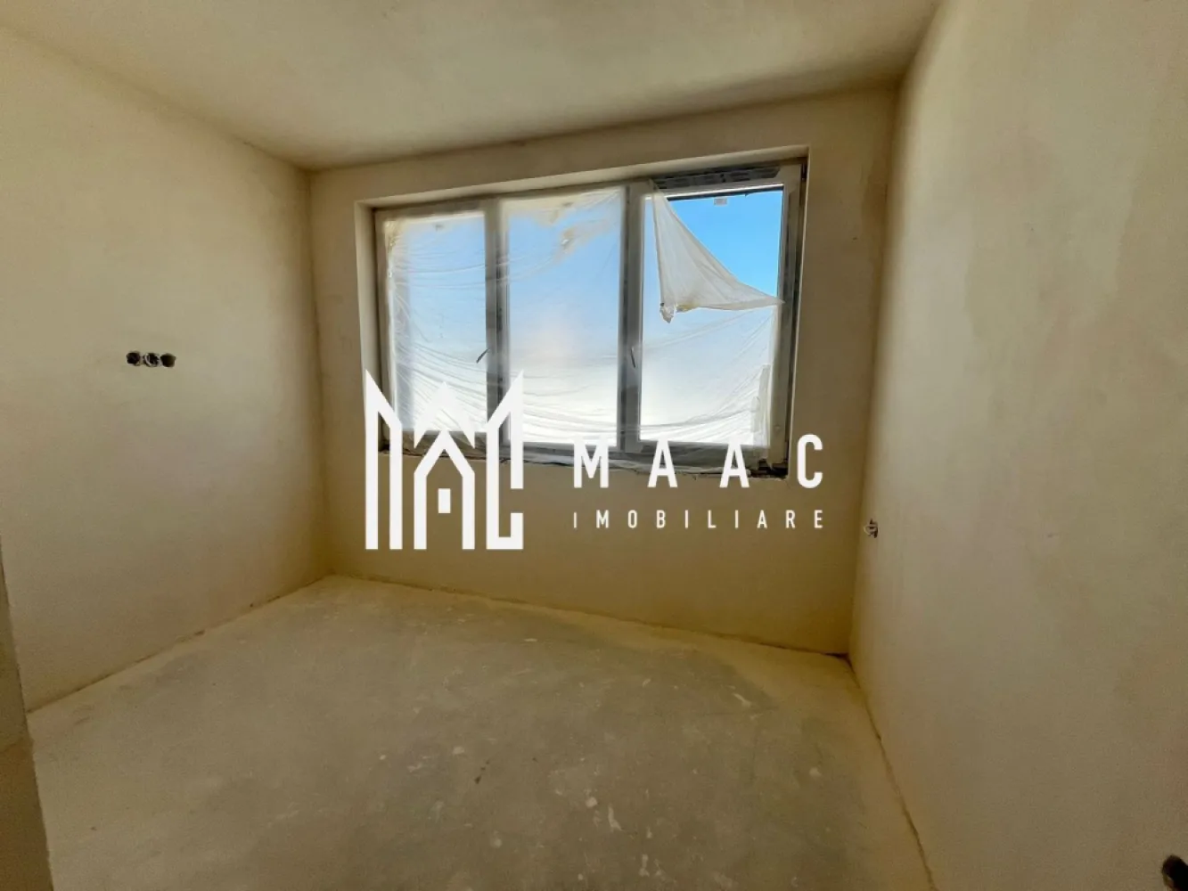 Apartament 3 camere | 56 MPU | Balcon | 2 Locuri de Parcare | Turnisor - Maac Imobiliare vă propune spre vânzare un apartament modern cu 3 camere, situat la etajul 1 al unui imobil cu regim de înălțime P+2, într-o zonă liniștită și bine cotată – Turnișor, Sibiu. Caracteristici principale: Suprafață utilă: 56 mp Etaj: 1 din 2 Compartimentare: semidecomandată Balcon spațios 2 locuri de parcare incluse în preț Predare la cheie – cu finisaje moderne și de calitate Dotări și facilități: Centrală termică proprie Încălzire eficientă Geamuri termopan Ușă metalică la intrare Finisaje premium: gresie, faianță, parchet laminat Izolație termică exterioară Contorizare individuală Localizare – Turnișor: Acces rapid către Zona Industrială de Vest și autostradă În apropiere: supermarketuri, farmacii, școli, grădinițe, stații de autobuz Zonă aerisită, ferită de trafic intens Pentru mai multe informații sau pentru a programa o vizionare, nu ezitați să ne contactați, specificand ID: CP2613976 }}