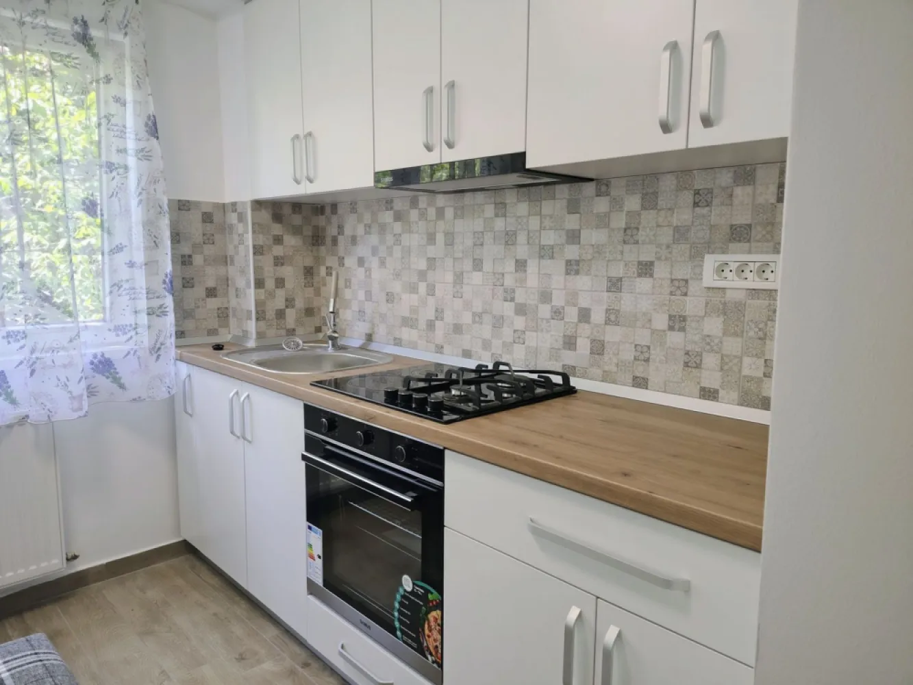 Apartament 3 camere Cantemir , 420 E/luna negociabil, Comision 50%