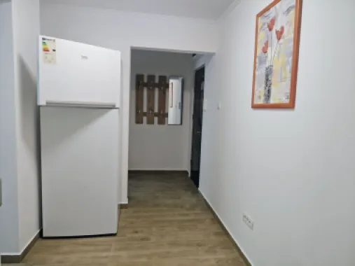 Apartament 3 camere Cantemir , 420 E/luna negociabil, Comision 50%