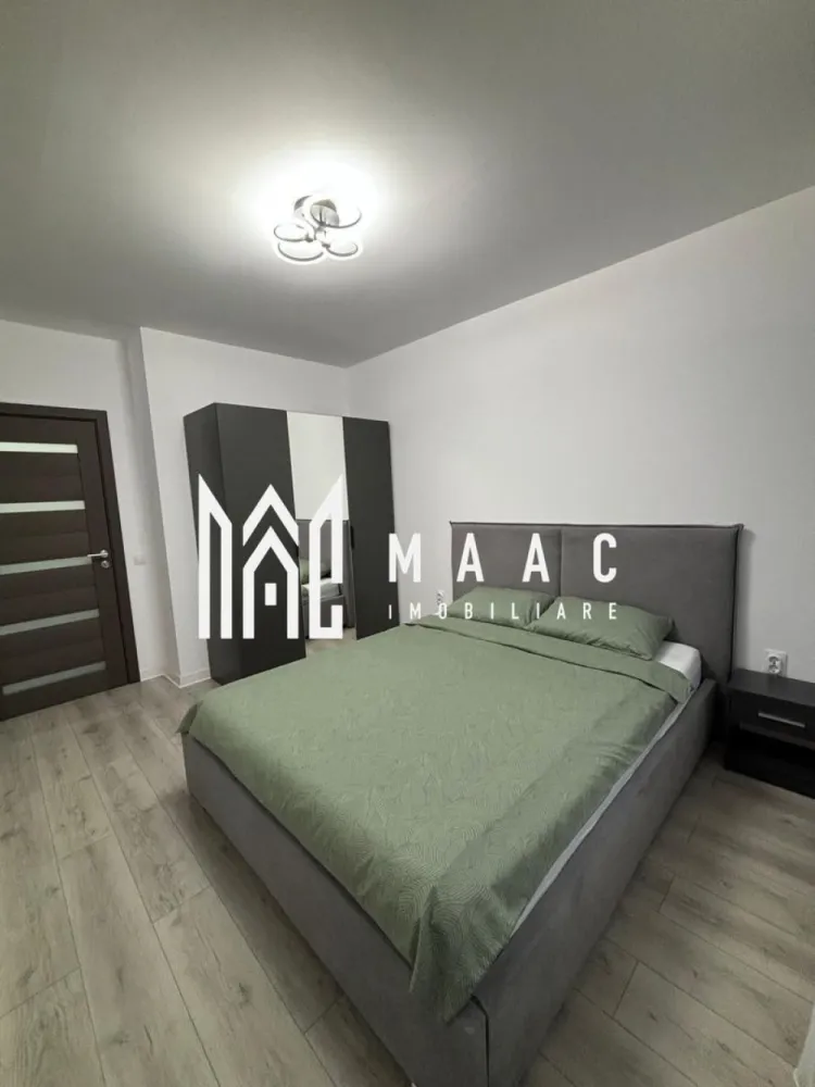 Apartament 2 camere | 52 MPU | Etaj 3 | Decomandat | D. Stanca - MAAC Imobiliare vă propune spre vânzare un apartament modern cu 2 camere, situat la etajul 3 al unui imobil nou, construit în 2022, prevăzut cu pod deasupra, oferind un plus de confort termic și intimitate.

Locuința este bine compartimentată și se vinde exact ca în poze, fiind ideală pentru mutare imediată sau investiție.

Compartimentare:
Hol
Living
Dormitor
Bucătărie
Baie cu geam

Apartamentul beneficiază de un ambient plăcut, finisaje moderne și o organizare practică a spațiului.

Dotări și avantaje:
Bloc construit în 2022
Etaj 3
Pod deasupra 
Se vinde complet mobilat și utilat
Mobilier modern
Televizor inclus
Mașină de spălat haine
Masina de spalat vase
Baie cu geam

Pentru mai multe detalii sau programarea unei vizionări, nu ezitați să ne contactați specificand ID: CP3063169