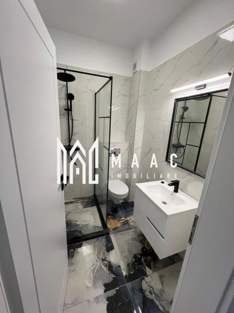 Apartament 2 camere | 54 Mp | Parter | Boxa | Selimbar zona Brana - MAAC Imobiliare vă prezintă un apartament în ansamblul Casian Renaissance – Șelimbăr, zona Brana 📍 Locație excelentă – la doar câteva minute de centrul comercial Shopping City Sibiu, într-o zonă liniștită și bine conectată din Șelimbăr. Acces facil din Sibiu: Strada Ștefan cel Mare Strada Octavian Goga (Șelimbăr) Strada P. Brana Toate drumurile sunt asfaltate, iar infrastructura este complet amenajată. Despre proiectul Casian Renaissance: Un concept rezidențial premium, gândit pentru cei care își doresc calitate, confort, siguranță și eleganță într-un cadru modern și bine organizat. Proiectul cuprinde: 6 imobile de tip P+3, fiecare dotat cu lifturi moderne Un total de 256 unități locative, inclusiv: Garsoniere Apartamente cu 2 camere Apartamente cu 3 camere Facilități și avantaje: Design arhitectural deosebit – fațade placate cu profile ornamentale (interior & exterior) Lifturi performante în fiecare bloc Alei de promenadă și spații verzi generoase Loc de joacă pentru copii Locuri de parcare amenajate Iluminat stradal modern Construcție solidă, cu finisaje premium și materiale de calitate De ce să alegi Casian Renaissance? ✅ Stil arhitectural elegant ✅ Accesibilitate excelentă ✅ Confort urban într-un cadru relaxant ✅ Locuințe spațioase și bine compartimentate ✅ Un stil de viață modern, liniștit și sigur 📞 Pentru detalii și programarea unei vizionări, te rugăm să ne contactezi specificând ID :CP2613911 }}