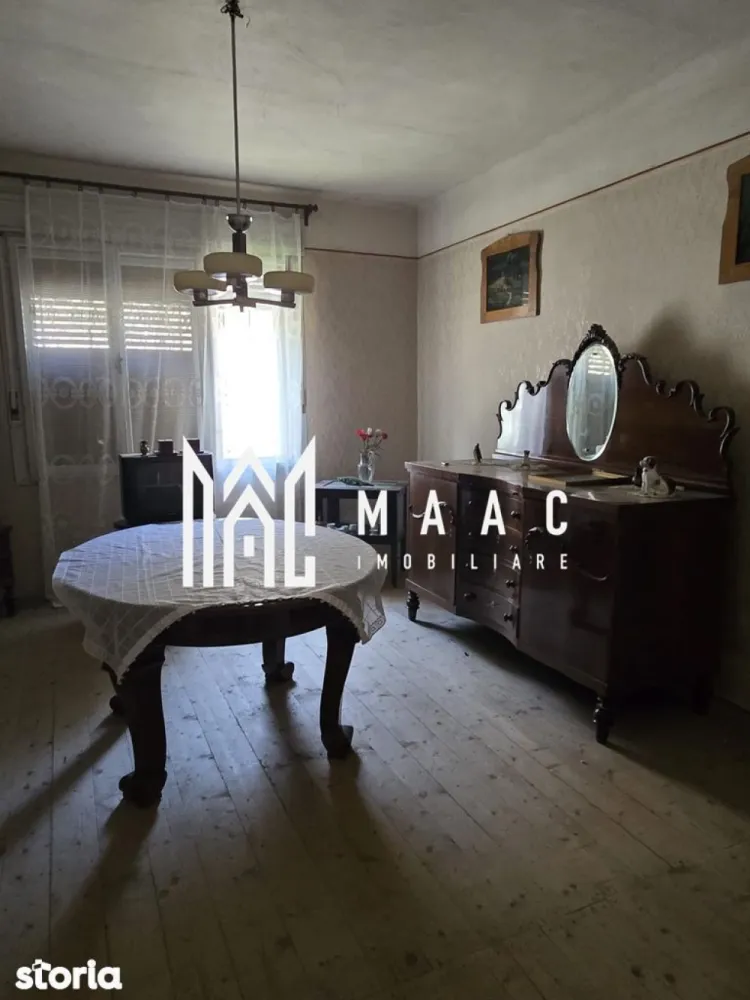 Casa Individuala I 4 Camere I Teren 1200mp I Gales- Saliste - Proprietar oferă spre vânzare casă individuală cu suprafață generoasă de aproximativ 187 mp, amplasată pe un teren de 1.200 mp, ideală pentru familie, gospodărie sau investiție.

Proprietatea impresionează prin spațiile ample, construcția solidă din cărămidă și terenul generos, oferind multiple posibilități de renovare și personalizare.

Compartimentare:
Living
Sufragerie separată prin glasvand
2 dormitoare
Bucătărie de iarnă
Bucătărie de vară
Baie
2 pivnițe

Dotări și anexe:
Fiecare cameră dotată cu sobă de teracotă
Curte mare
Fântână proprie
Magazii
Fânar
Livadă cu pomi fructiferi

Utilități:
Apă curentă
Canalizare
Gaz la poartă

Caracteristici construcție:
Construcție din cărămidă
Acoperiș din țiglă ceramică
Proprietatea necesită renovare, oferind posibilitatea amenajării după propriul stil și necesități

Avantaje:
Suprafață generoasă construită și teren extins
Gospodărie completă
Potențial ridicat pentru modernizare
Ideală pentru locuință permanentă, casă de vacanță sau investiție
Spațiu exterior amplu pentru multiple utilizări

O proprietate solidă, cu caracter și potențial semnificativ, potrivită pentru cei care caută spațiu, tradiție și oportunitatea de a crea o locuință personalizată

Pentru informati si vizionari: CP3064542