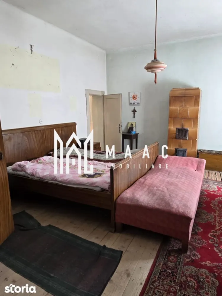 Casa Individuala I 4 Camere I Teren 1200mp I Gales- Saliste - Proprietar oferă spre vânzare casă individuală cu suprafață generoasă de aproximativ 187 mp, amplasată pe un teren de 1.200 mp, ideală pentru familie, gospodărie sau investiție.

Proprietatea impresionează prin spațiile ample, construcția solidă din cărămidă și terenul generos, oferind multiple posibilități de renovare și personalizare.

Compartimentare:
Living
Sufragerie separată prin glasvand
2 dormitoare
Bucătărie de iarnă
Bucătărie de vară
Baie
2 pivnițe

Dotări și anexe:
Fiecare cameră dotată cu sobă de teracotă
Curte mare
Fântână proprie
Magazii
Fânar
Livadă cu pomi fructiferi

Utilități:
Apă curentă
Canalizare
Gaz la poartă

Caracteristici construcție:
Construcție din cărămidă
Acoperiș din țiglă ceramică
Proprietatea necesită renovare, oferind posibilitatea amenajării după propriul stil și necesități

Avantaje:
Suprafață generoasă construită și teren extins
Gospodărie completă
Potențial ridicat pentru modernizare
Ideală pentru locuință permanentă, casă de vacanță sau investiție
Spațiu exterior amplu pentru multiple utilizări

O proprietate solidă, cu caracter și potențial semnificativ, potrivită pentru cei care caută spațiu, tradiție și oportunitatea de a crea o locuință personalizată

Pentru informati si vizionari: CP3064542