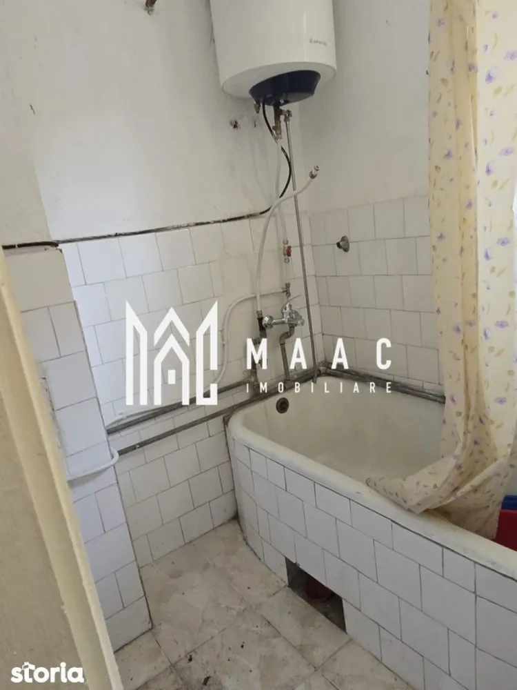 Casa Individuala I 4 Camere I Teren 1200mp I Gales- Saliste - Proprietar oferă spre vânzare casă individuală cu suprafață generoasă de aproximativ 187 mp, amplasată pe un teren de 1.200 mp, ideală pentru familie, gospodărie sau investiție.

Proprietatea impresionează prin spațiile ample, construcția solidă din cărămidă și terenul generos, oferind multiple posibilități de renovare și personalizare.

Compartimentare:
Living
Sufragerie separată prin glasvand
2 dormitoare
Bucătărie de iarnă
Bucătărie de vară
Baie
2 pivnițe

Dotări și anexe:
Fiecare cameră dotată cu sobă de teracotă
Curte mare
Fântână proprie
Magazii
Fânar
Livadă cu pomi fructiferi

Utilități:
Apă curentă
Canalizare
Gaz la poartă

Caracteristici construcție:
Construcție din cărămidă
Acoperiș din țiglă ceramică
Proprietatea necesită renovare, oferind posibilitatea amenajării după propriul stil și necesități

Avantaje:
Suprafață generoasă construită și teren extins
Gospodărie completă
Potențial ridicat pentru modernizare
Ideală pentru locuință permanentă, casă de vacanță sau investiție
Spațiu exterior amplu pentru multiple utilizări

O proprietate solidă, cu caracter și potențial semnificativ, potrivită pentru cei care caută spațiu, tradiție și oportunitatea de a crea o locuință personalizată

Pentru informati si vizionari: CP3064542