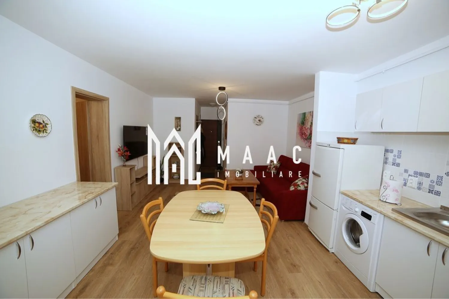 Apartament 2 Camere I Balcon I Loc Parcare I Magnolia - Vand apartment nou 2 camere, utilat si mobilat modern gata pentru a fi locuit situat la etaj intermediar, direct de la proprietar.
Apartamentul este calduros si insorit, an de constructie 2021. Suprafata utila este 43mp la care se adauga un balcon generos .
Apartamentul beneficiaza de loc de parcare propriu, cu CF
Pentru mai multe detaili puteti sa ma contactati la nr. 07******87
In apropriere exista magazine, statie de autobuz care leaga cartierul cu centrul orasului,gara si zona industriala vest.
Cartierul este linistit cu spatii de joaca pentru copii si zona verde.

Se oferă spre vânzare un apartament modern cu 2 camere, situat într-un imobil nou, construit în anul 2021, amplasat într-un cartier liniștit, cu acces facil către oraș.

Locuința este complet mobilată și utilată, pregătită pentru mutare imediată, fiind ideală atât pentru locuit, cât și pentru investiție.

Caracteristici:
Suprafață utilă: 43 mp
Balcon generos
Etaj intermediar
Complet mobilat și utilat modern
Apartament luminos, călduros și bine întreținut
Loc de parcare propriu, cu CF inclus

Avantaje:
Construcție nouă (2021)
Mutare imediată, fără investiții suplimentare
Ideal pentru locuință proprie sau închiriere
Costuri reduse de întreținere
Compartimentare eficientă și spațiu bine optimizat

Localizare:

În apropiere de magazine
Stație de autobuz cu legături rapide către centrul orașului, gară și zona industrială vest
Cartier liniștit, cu spații verzi și locuri de joacă pentru copii

O proprietate modernă, complet pregătită pentru noul proprietar, ce oferă confort, accesibilitate și siguranța unei investiții într-un imobil nou.

Pentru informati si vizionari: CP3064502