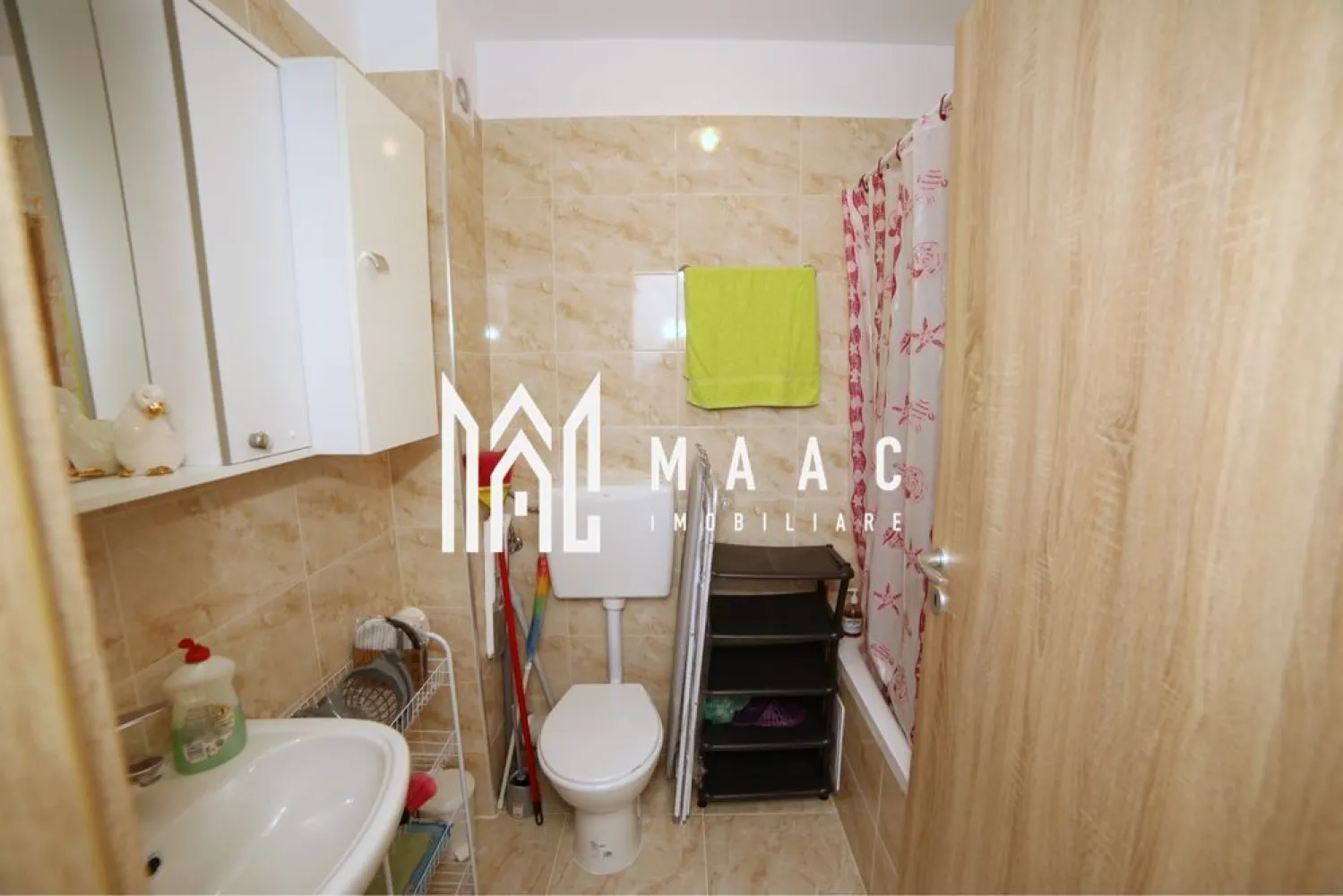 Apartament 2 Camere I Balcon I Loc Parcare I Magnolia - Vand apartment nou 2 camere, utilat si mobilat modern gata pentru a fi locuit situat la etaj intermediar, direct de la proprietar.
Apartamentul este calduros si insorit, an de constructie 2021. Suprafata utila este 43mp la care se adauga un balcon generos .
Apartamentul beneficiaza de loc de parcare propriu, cu CF
Pentru mai multe detaili puteti sa ma contactati la nr. 07******87
In apropriere exista magazine, statie de autobuz care leaga cartierul cu centrul orasului,gara si zona industriala vest.
Cartierul este linistit cu spatii de joaca pentru copii si zona verde.

Se oferă spre vânzare un apartament modern cu 2 camere, situat într-un imobil nou, construit în anul 2021, amplasat într-un cartier liniștit, cu acces facil către oraș.

Locuința este complet mobilată și utilată, pregătită pentru mutare imediată, fiind ideală atât pentru locuit, cât și pentru investiție.

Caracteristici:
Suprafață utilă: 43 mp
Balcon generos
Etaj intermediar
Complet mobilat și utilat modern
Apartament luminos, călduros și bine întreținut
Loc de parcare propriu, cu CF inclus

Avantaje:
Construcție nouă (2021)
Mutare imediată, fără investiții suplimentare
Ideal pentru locuință proprie sau închiriere
Costuri reduse de întreținere
Compartimentare eficientă și spațiu bine optimizat

Localizare:

În apropiere de magazine
Stație de autobuz cu legături rapide către centrul orașului, gară și zona industrială vest
Cartier liniștit, cu spații verzi și locuri de joacă pentru copii

O proprietate modernă, complet pregătită pentru noul proprietar, ce oferă confort, accesibilitate și siguranța unei investiții într-un imobil nou.

Pentru informati si vizionari: CP3064502