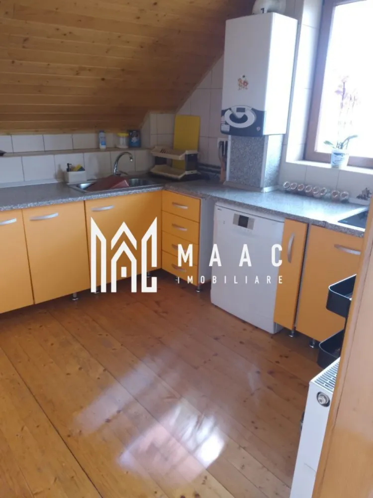 Mansardă | Curte proprie | Garaj | Zona Țiglari - MAAC Imobiliare vă propune spre închiriere o locuință spațioasă și bine compartimentată.

Caracteristici principale
• suprafață utilă de aproximativ 80 mp (mansardă)
• spațiu generos și bine organizat
• curte proprie cu multiple facilități

Compartimentare și dotări
• 2 camere + living spațios
• bucătărie complet utilată
• baie dotată cu cadă și cabină de duș
• dressing și debara pentru depozitare
• mașină de spălat vase

Exterior și facilități
• garaj pentru 2 mașini
• filigorie
• bucătărie de vară
• grădină cu posibilitate de cultivare

Avantaje
• intimitate totală – fără vecini în curte
• zonă liniștită și accesibilă
• ideală pentru familie
• se acceptă animale de companie

Pentru mai multe detalii sau pentru programarea unei vizionări, vă rugăm să ne contactați și să menționați ID-ul proprietății; CP3054450.