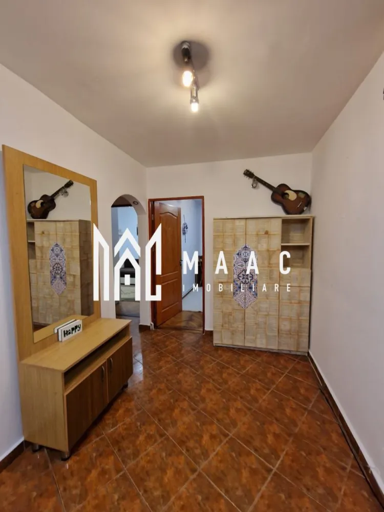 Apartament 3 Camere | Pet Friendly | Valea Aurie - MAAC Imobiliare vă propune spre închiriere un apartament cu 3 camere, confortabil și bine compartimentat, situat în zona Valea Aurie.

Caracteristici principale
• apartament spațios, ideal pentru locuit
• complet mobilat și utilat
• compartimentare practică și funcțională
• balcon inclus

Compartimentare și dotări
• living + 2 dormitoare
• bucătărie complet utilată
• baie
• centrală termică proprie
• aragaz, cuptor, frigider
• mașină de spălat rufe

Localizare și avantaje
• zonă liniștită și apreciată – Valea Aurie
• acces facil către magazine, școli și transport în comun
• etaj 4

Beneficii
• ideal pentru familie sau cuplu
• disponibil pentru mutare imediată
• zonă verde și aerisită

Pentru mai multe detalii sau pentru programarea unei vizionări, vă rugăm să ne contactați și să menționați ID-ul proprietății: CP3054498.