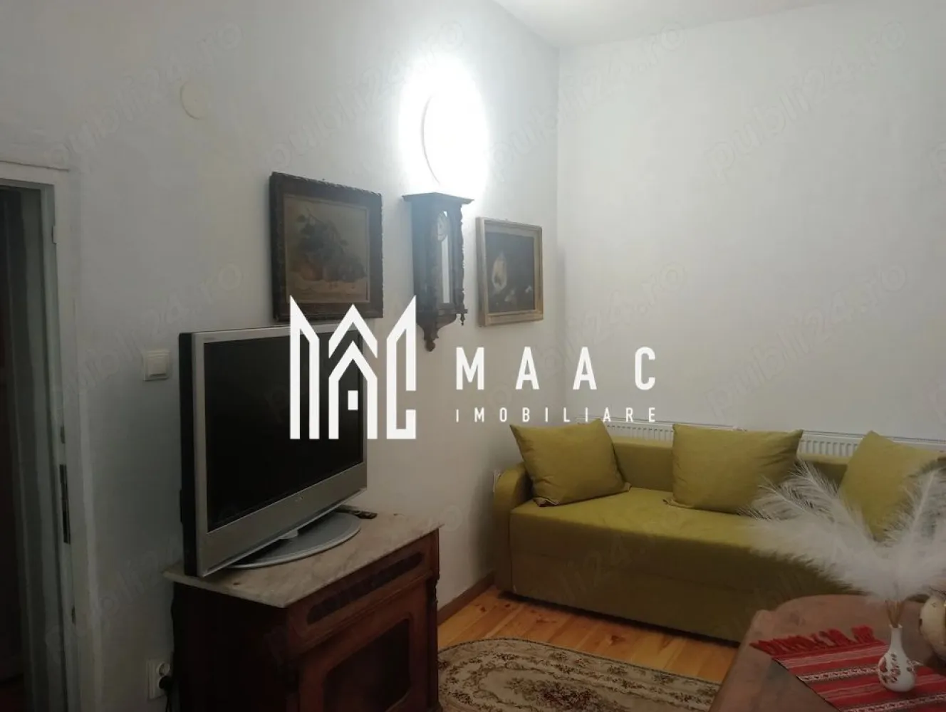 Apartament 2 camere | 73 MPU | Lazaret - MAAC Imobiliare vă propune spre închiriere un apartament cu 2 camere, situat la parter, într-o zonă liniștită și accesibilă din cartierul Lazaret, Sibiu. Ideal atât pentru locuit, cât și pentru desfășurarea unei activități de birou, locuința oferă confort și acces facil.

Proprietatea este bine compartimentată și pregătită pentru mutare imediată, fiind mobilată și utilată complet, astfel încât să răspundă nevoilor de zi cu zi.

Compartimentare:

living luminos și primitor
dormitor confortabil
bucătărie utilată
baie
hol

Dotări și avantaje:

poziționare la parter – acces facil, ideal pentru familii sau persoane în vârstă
complet mobilat și utilat
compartimentare practică și eficientă
potrivit atât pentru locuință, cât și pentru birou
zonă liniștită, cu vecinătăți plăcute

Localizare:

acces rapid către mijloace de transport în comun
în apropiere de Promenada Mall și Centrul Istoric Sibiu
magazine, școli și alte puncte de interes în imediata vecinătate

Condiții de închiriere:

garanție: echivalentul unei chirii lunare
disponibilitate: imediată
se caută chiriași serioși pentru contract pe termen lung

Pentru mai multe detalii sau pentru programarea unei vizionări, vă rugăm să ne contactați: ID CP3061436