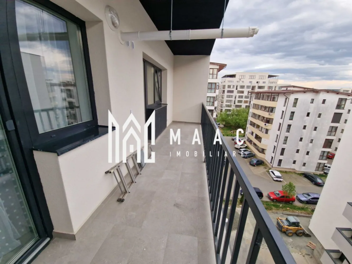 Apartament 2 camere I lift I Doamna Stanca - MAAC Imobiliare vă propune, spre închiriere, un apartament cu 2 camere, situat la etajul 6/7 al unui imobil nou de pe strada Doamna Stanca.

Locuința dispune de o compartimentare decomandată și este compusă din:
- hol de acces
- living open-space cu bucătărie
 -balcon generos, cu acces din living și dormitor
 -baie cu cadă.

În proximitatea apartamentului se afla mai multe supermarket-uri și Shopping City Sibiu.

Se percepe o garanție în cuantumul unei chirii lunare.
Nu se acceptă animale de companie. 
Se predă mobilat/utilat. 

Disponibilitate: imediată. 

Pentru mai multe detalii, specificați telefonic ca ati văzut anunțul cu ID: CP3062631