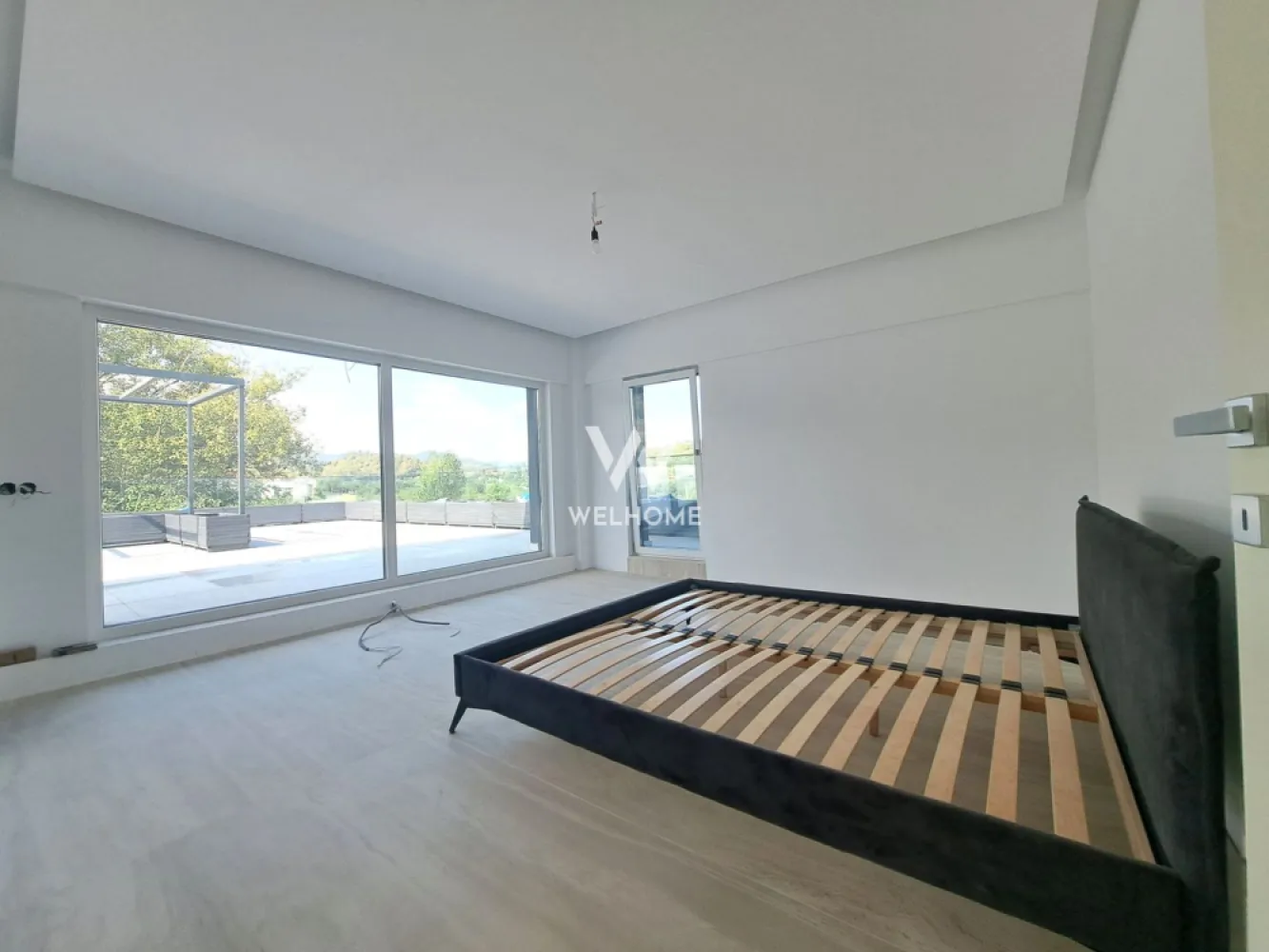 Casa cu piscina interioara si priveliste catre Cetatea Cisnadioarei