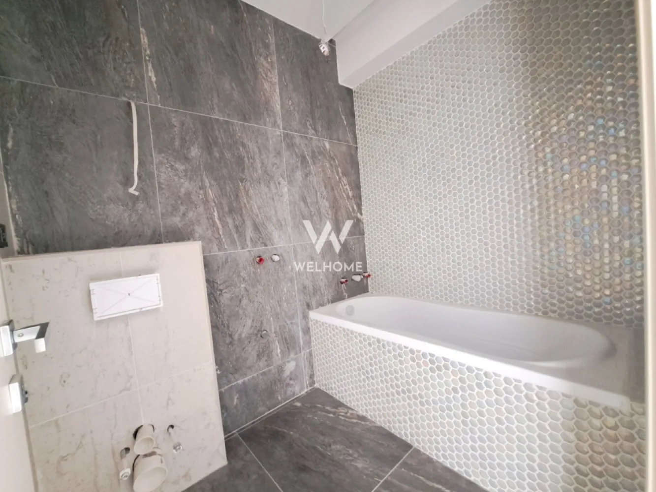 Casa cu piscina interioara si priveliste catre Cetatea Cisnadioarei