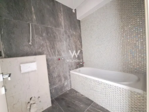 Casa cu piscina interioara si priveliste catre Cetatea Cisnadioarei