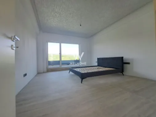 Casa cu piscina interioara si priveliste catre Cetatea Cisnadioarei