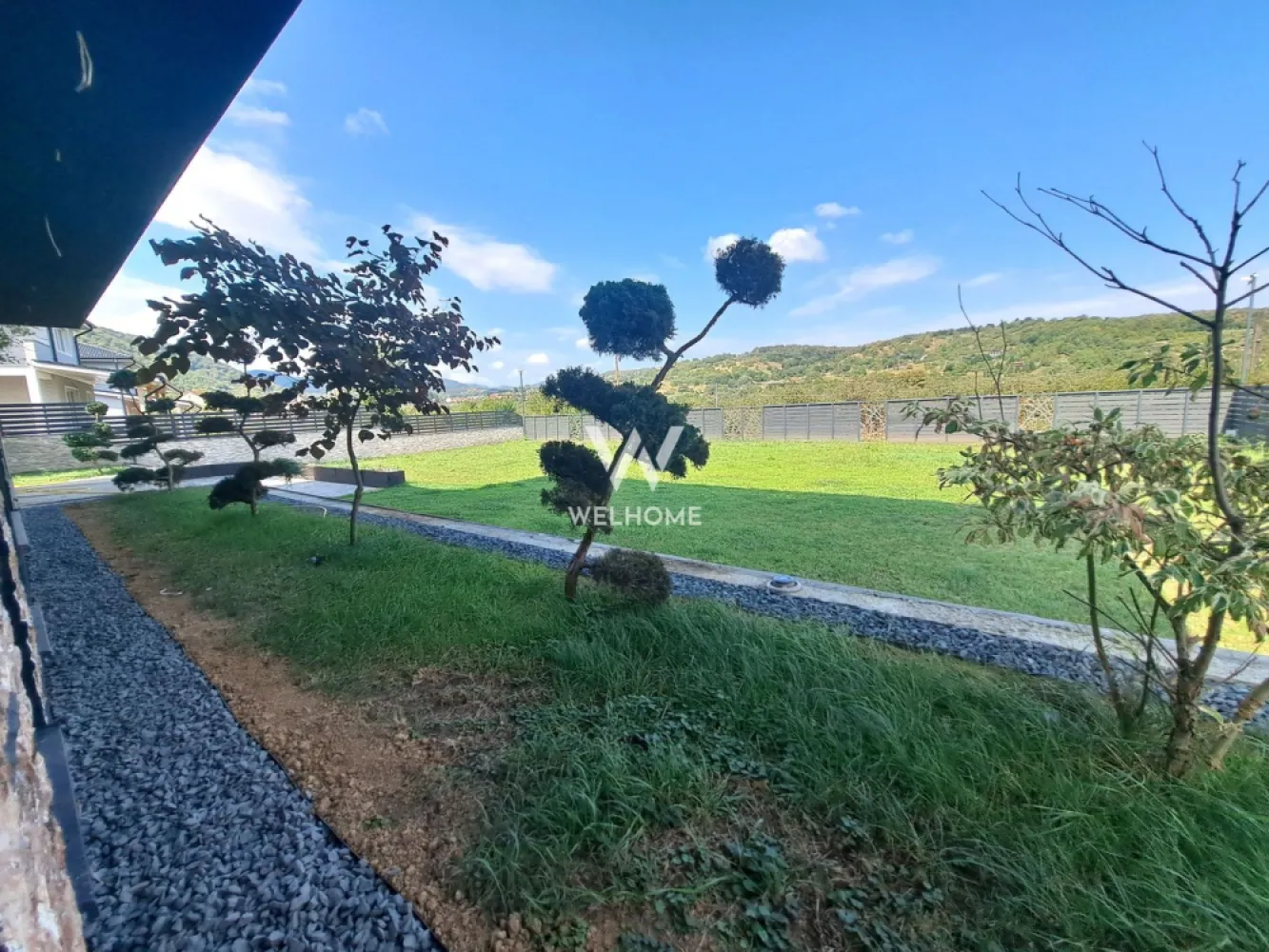 Casa cu piscina interioara si priveliste catre Cetatea Cisnadioarei