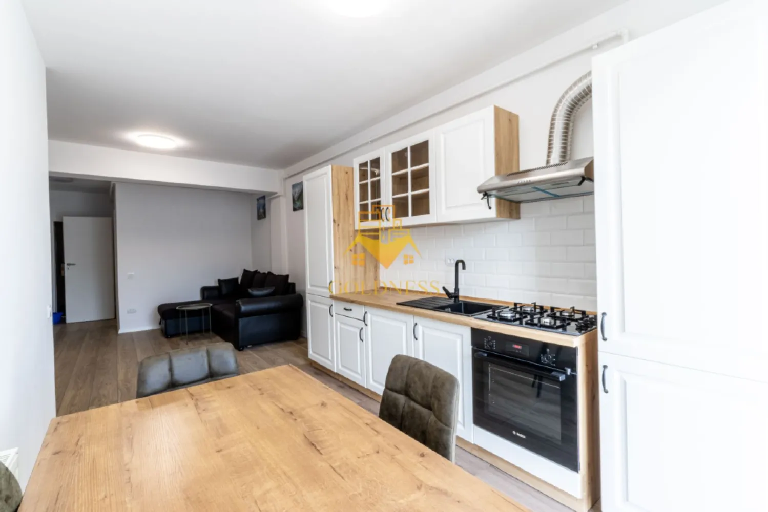 2 camere, bloc nou, parcare, Calea Turzii,Zona Leroy Merlin,Buna Ziua - GOLDNESS Imobiliare vă propune spre inchiriere un apartament cu 2 camere complet mobilat și utilat, la etajul 1 într-un imobil de 5 etaje, în Cartierul Calea Turzii.
Dispune de loc de parcare !
Se află în apropierea stațiilor de transport în comun, magazine, restaurante, spații verzi, farmacii, etc. 

Apartamentul este compartimentat astfel:
 - dormitor cu pat matrimonial si dulap pentru haine
 - living cu bucatarie open space complet utilată și mobilată, canapea extensibilă, loc de servit masa 
 - baie cu cada, calorifer port prosop și dulap pentru depozitare.
 - balcon de 2,45 mp.

Imobilul este dotat cu toate cele necesare- centrală proprie, frigider, aragaz, hotă, mașină de spălat haine, etc. 

Dacă sunteți interesați de acest apartament și doriți să îl vizionați, dar și pentru alte oferte nu ezitați să ne contactați telefonic sau prin e-mail. Vă stăm la dispoziție!
Pentru intermediere se percepe un comision de 50% din preț!